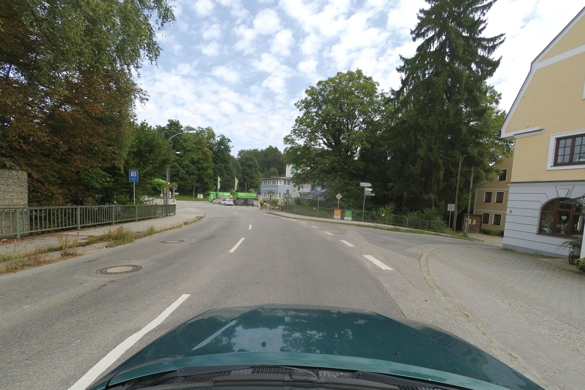 Street view near Pension Grottenau, Isen — © wegatest (CC BY-SA · Mapillary)