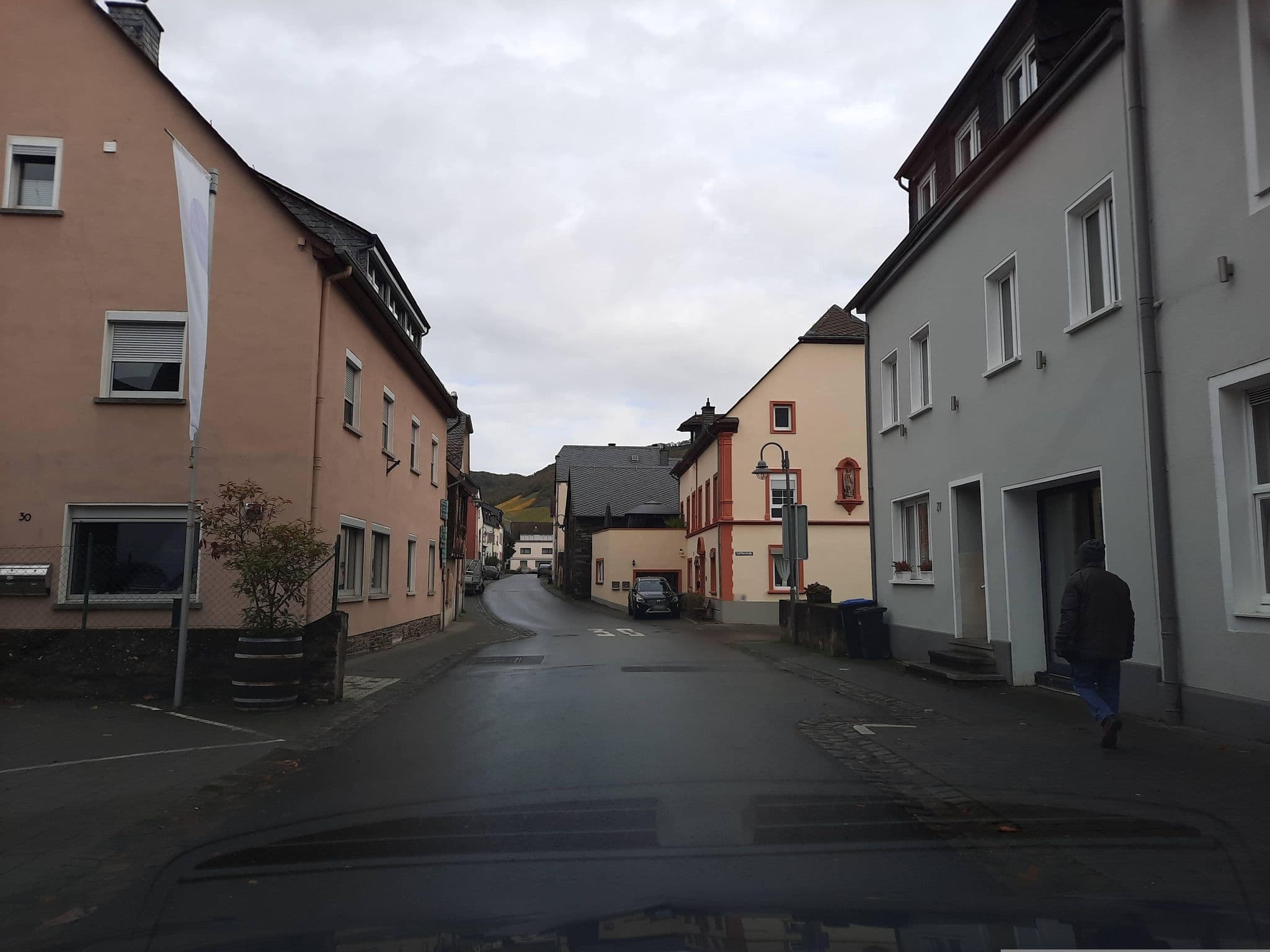 Street view near Burgblickhotel, Bernkastel-Kues — © Lowiekse (CC BY-SA · Mapillary)