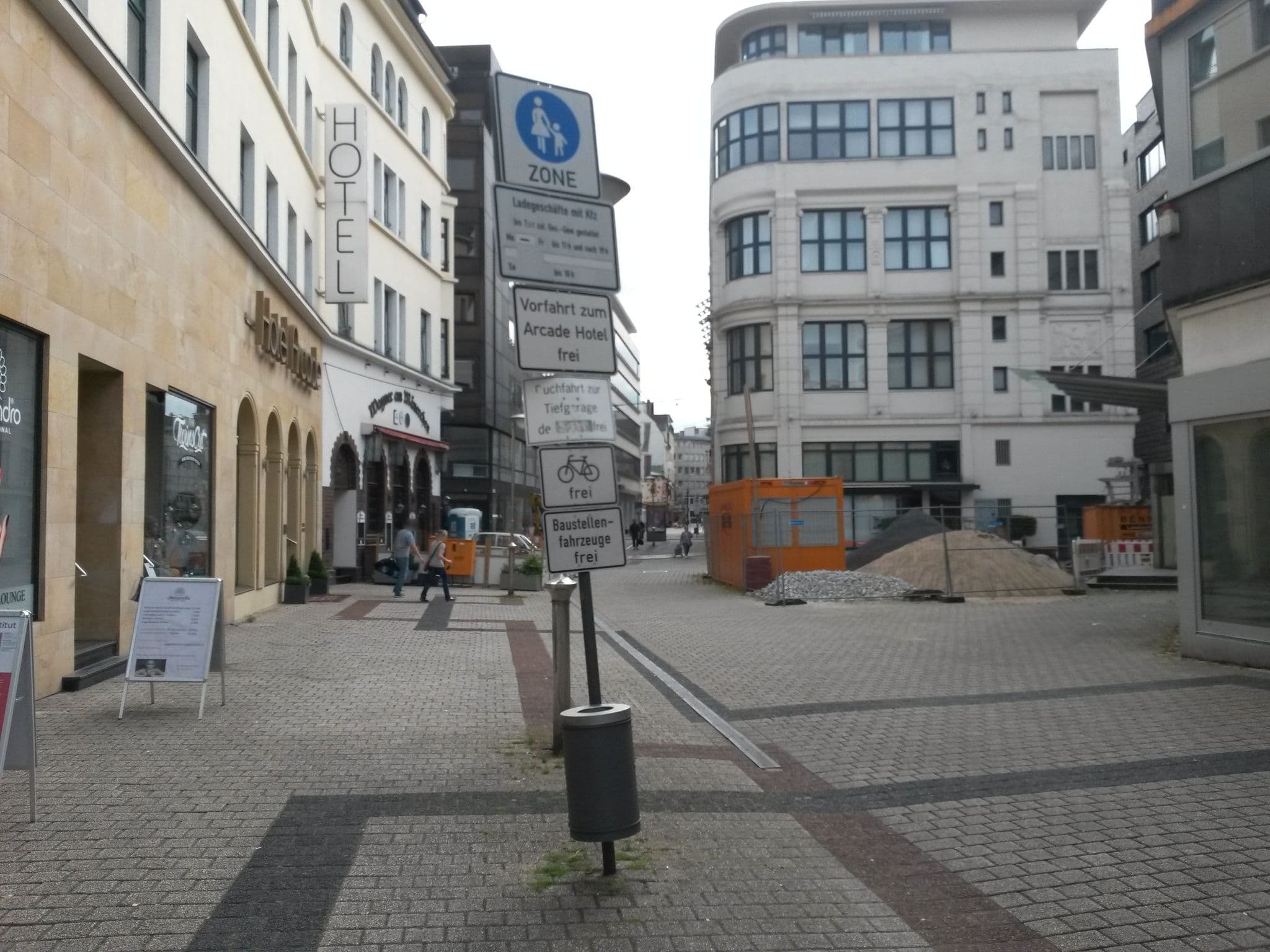 Street view near Arcade, Wuppertal — © rausk (CC BY-SA · Mapillary)