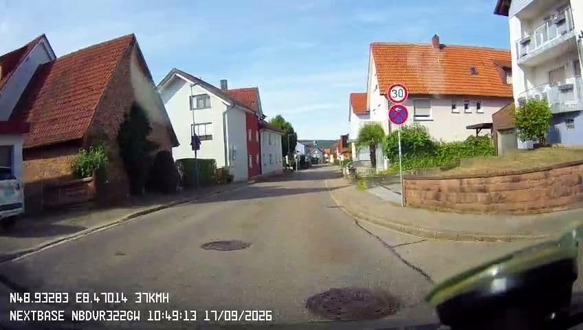 Street view near La Cigogne, Ettlingen — © derlipper (CC BY-SA · Mapillary)