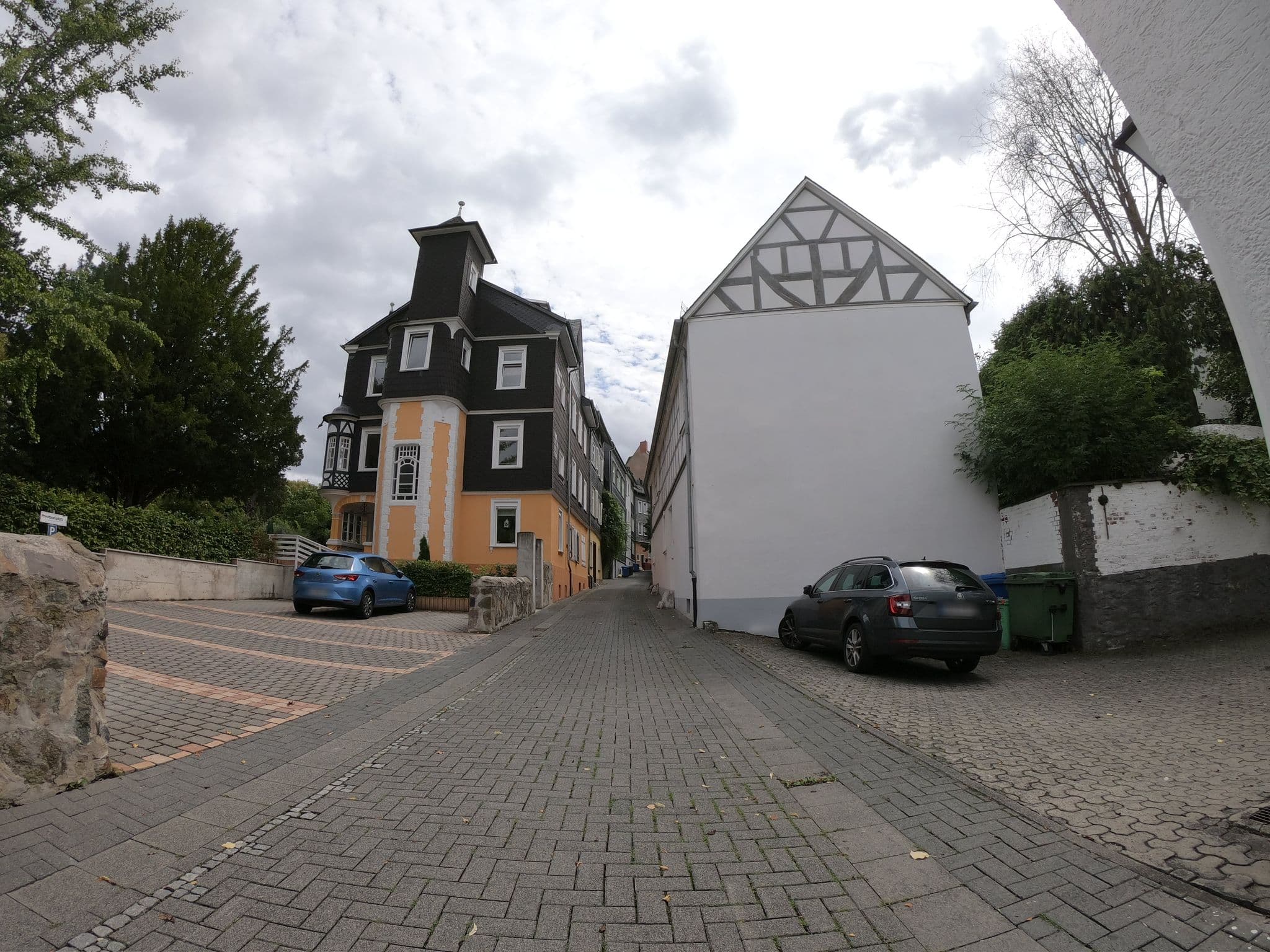 Street view near Hotel Wöllbacher Tor, Wetzlar — © grinninghamster (CC BY-SA · Mapillary)