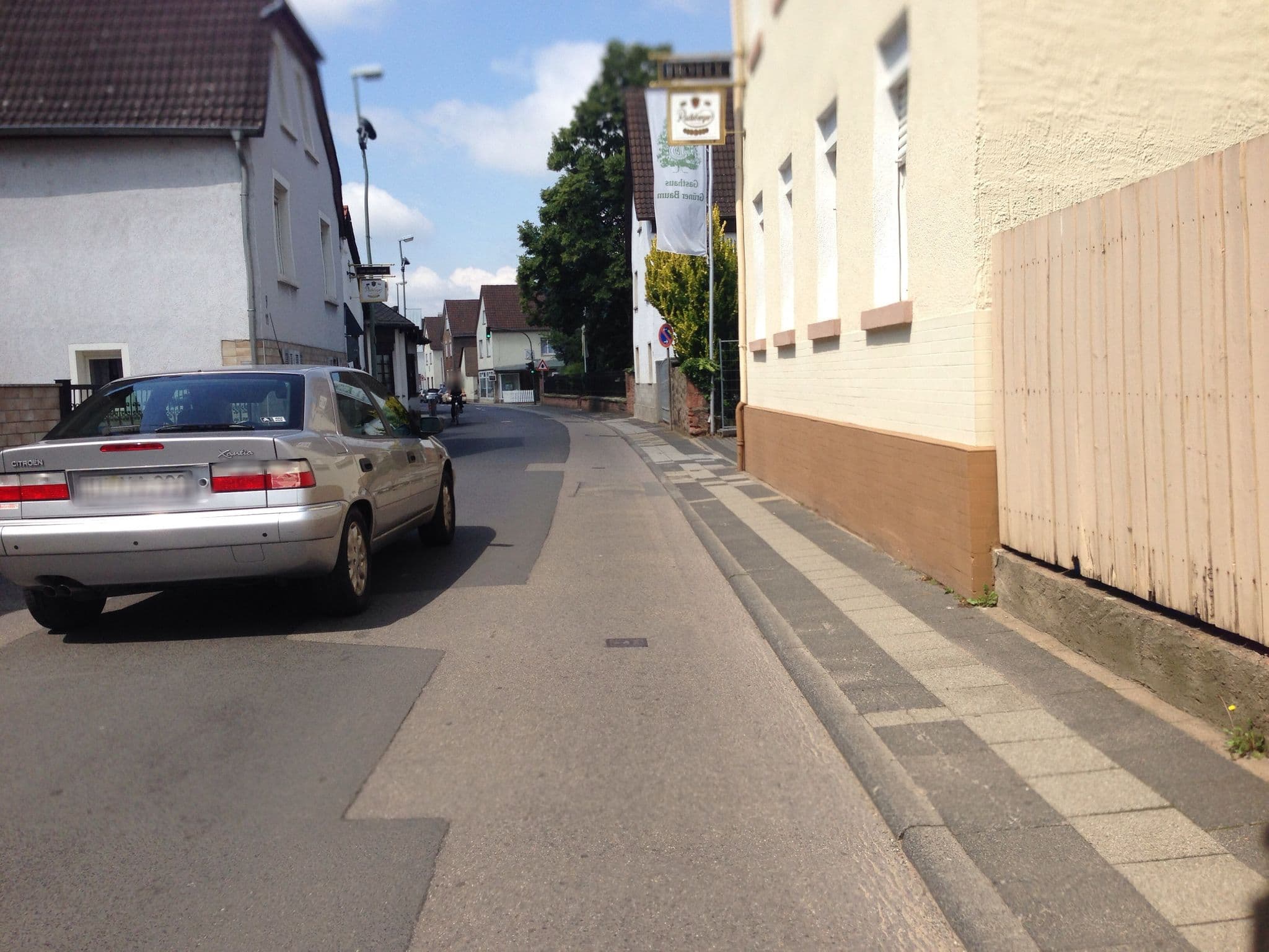 Street view near Hotel Grüner Baum, Großauheim — © flidolin (CC BY-SA · Mapillary)