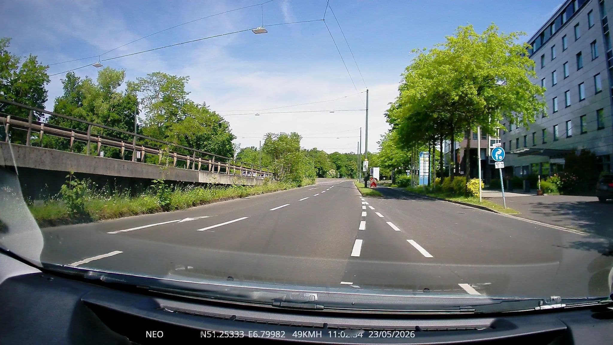 Street view near Mercure Hotel Düsseldorf City Nord, Düsseldorf-Pempelfort — © TechniPorter (CC BY-SA · Mapillary)