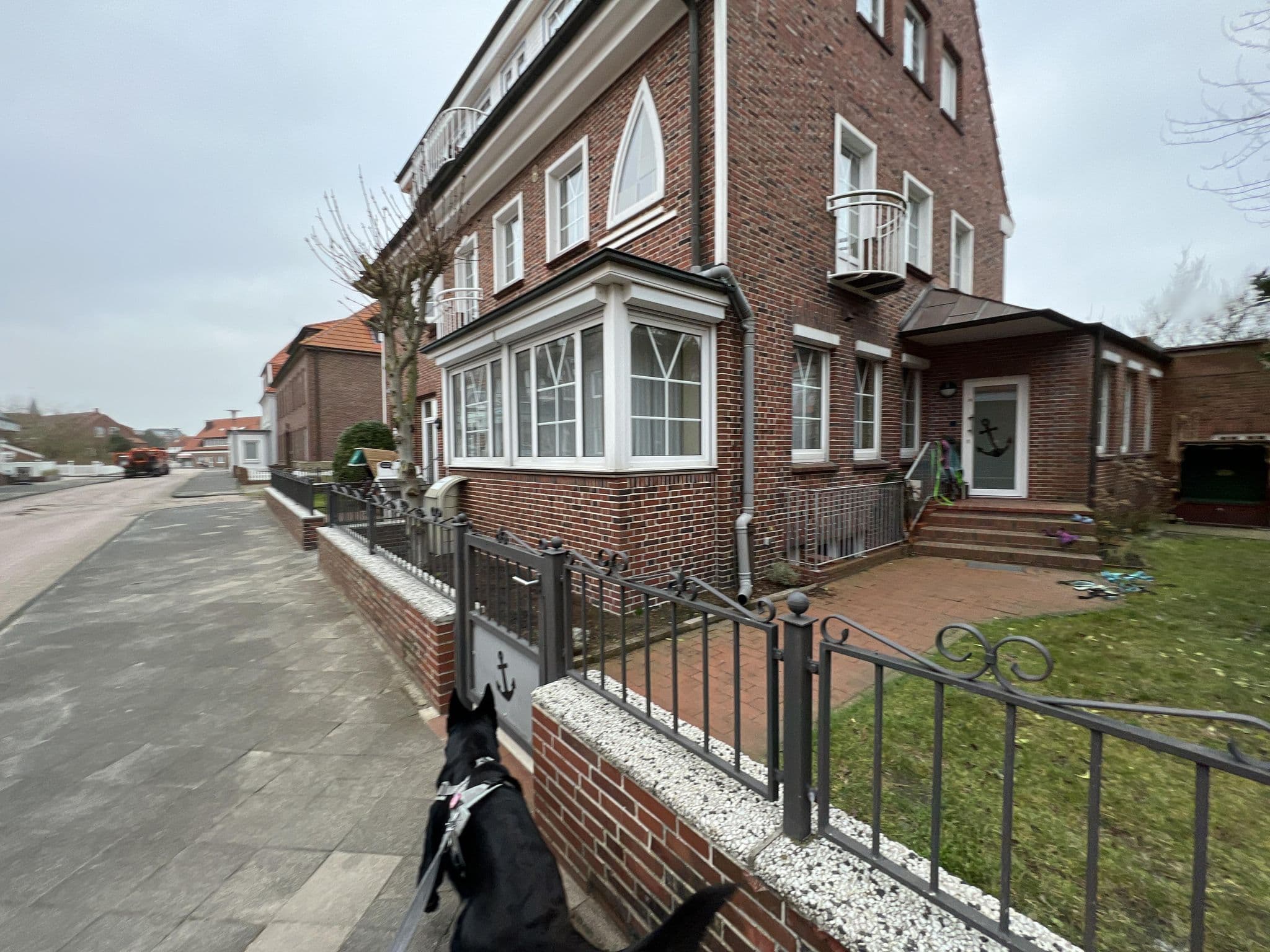 Street view near Achterdiek's Ankerplatz, Juist — © pyyjac (CC BY-SA · Mapillary)