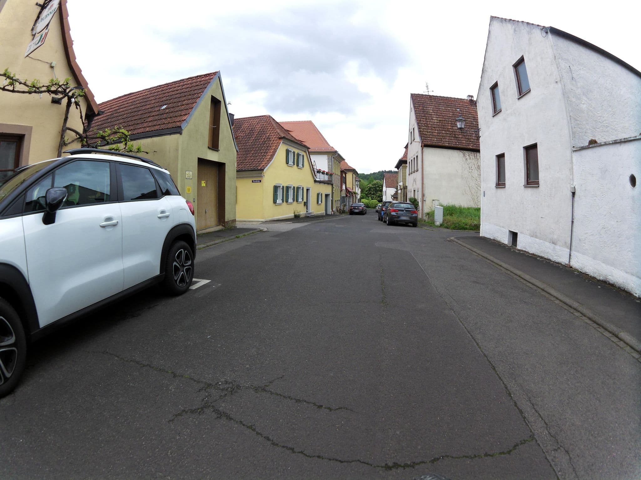 Street view near Wombachers Gästehaus, Sommerach — © zoegglmeyr1 (CC BY-SA · Mapillary)