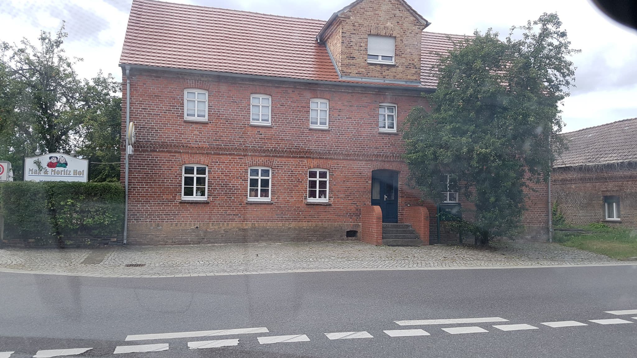 Street view near Max und Moritz Hof, Schleife — © dsmm (CC BY-SA · Mapillary)
