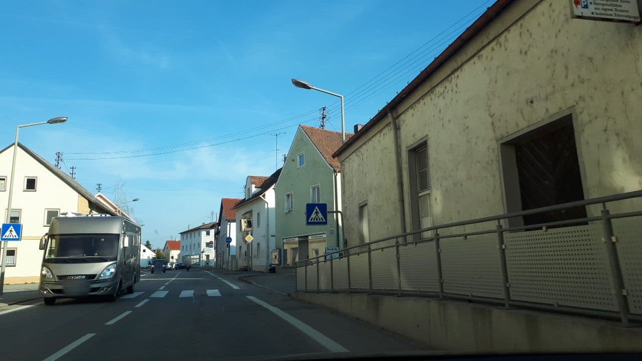 Street view near Frischeisen, Kelheim — © geoeki (CC BY-SA · Mapillary)