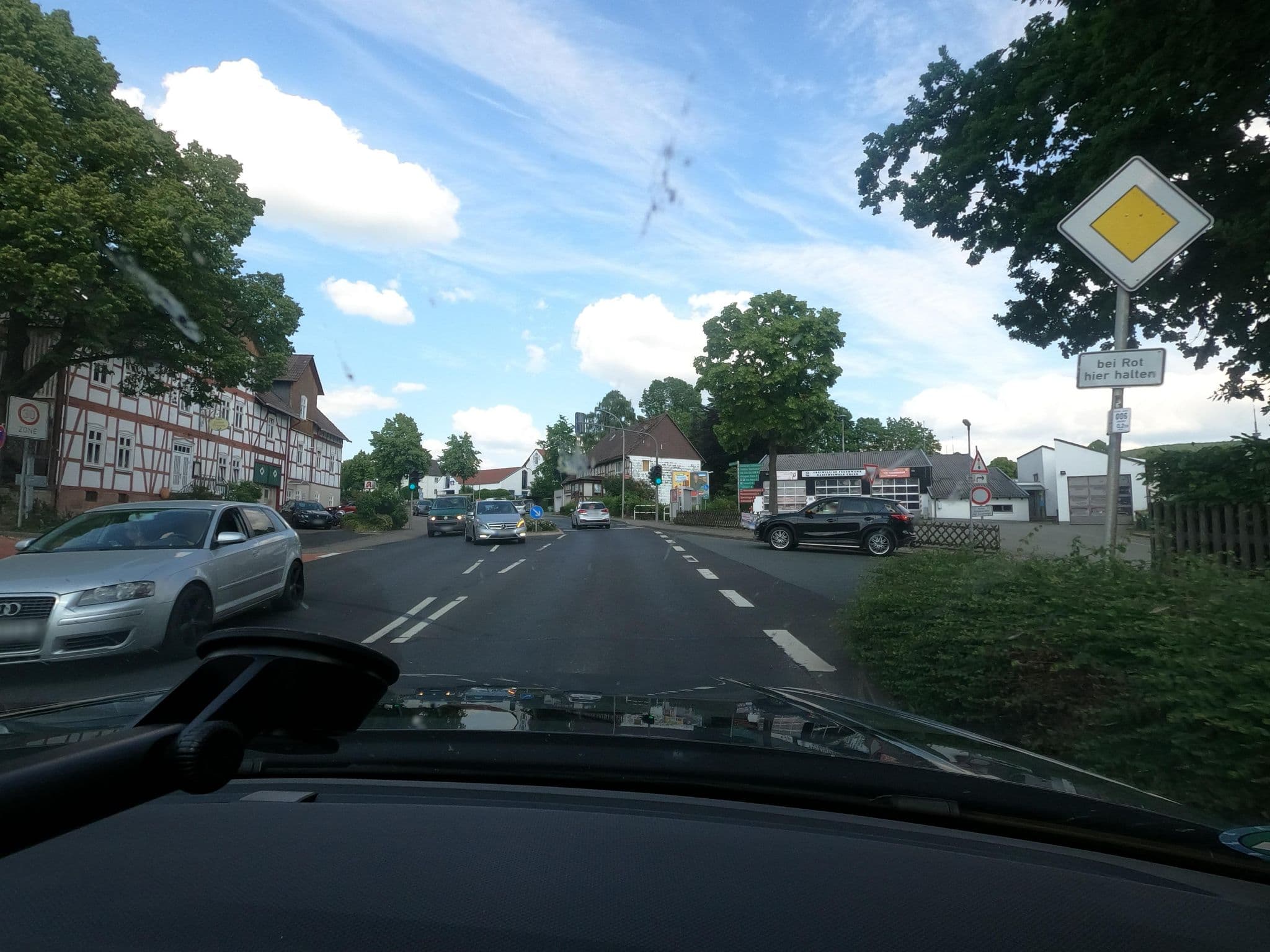 Street view near Ehlener Poststuben, Martinhagen — © saschahaberkorn (CC BY-SA · Mapillary)