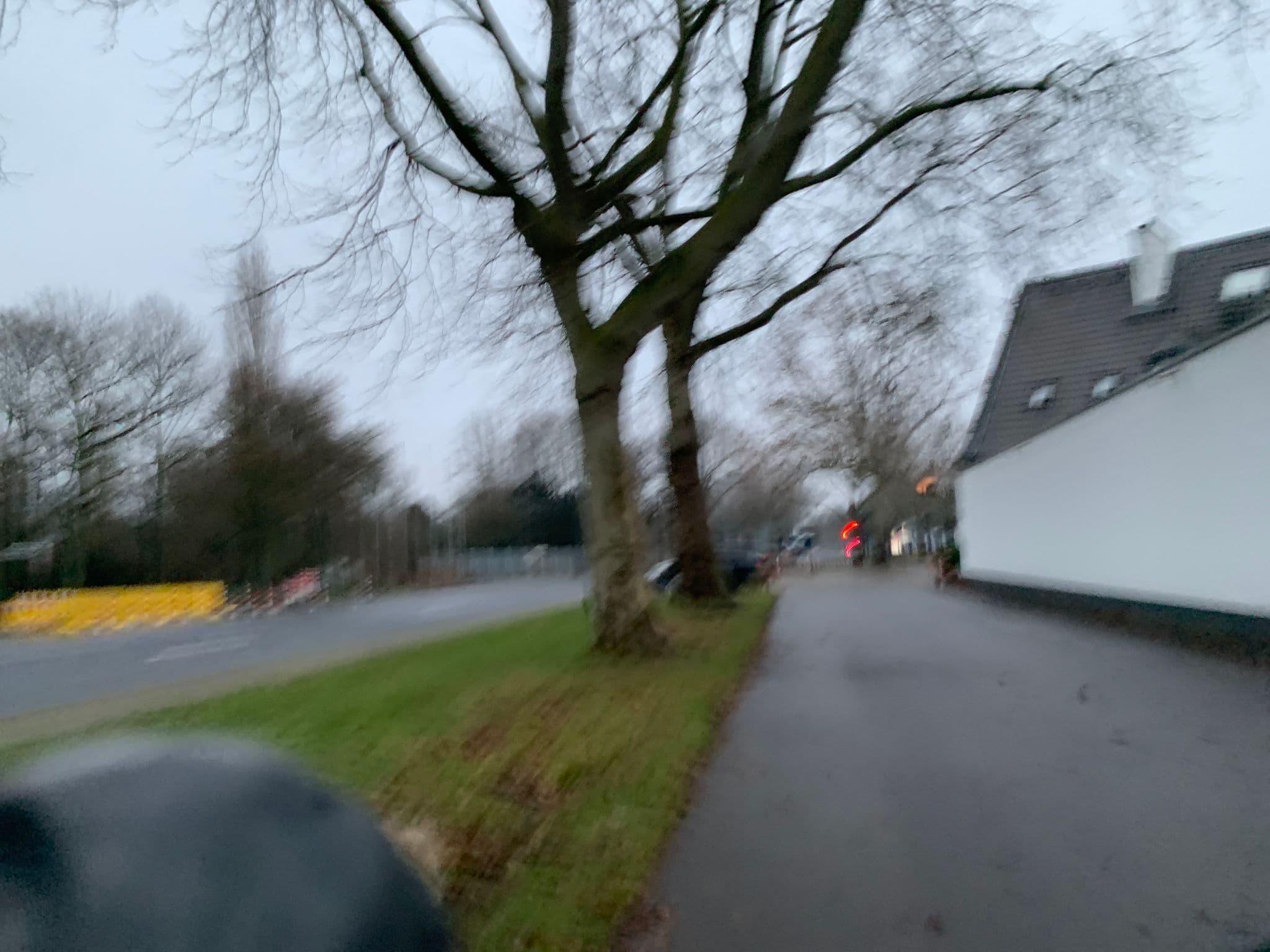 Street view near Schnellenburg, Düsseldorf-Pempelfort — © hueckelberry (CC BY-SA · Mapillary)