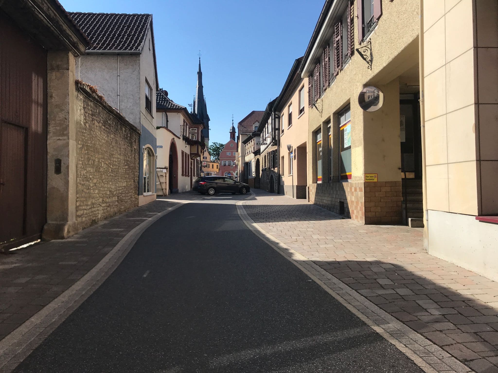 Street view near Kronenhof Wein & Ferien, Gau-Algesheim — © miguel_andrade (CC BY-SA · Mapillary)