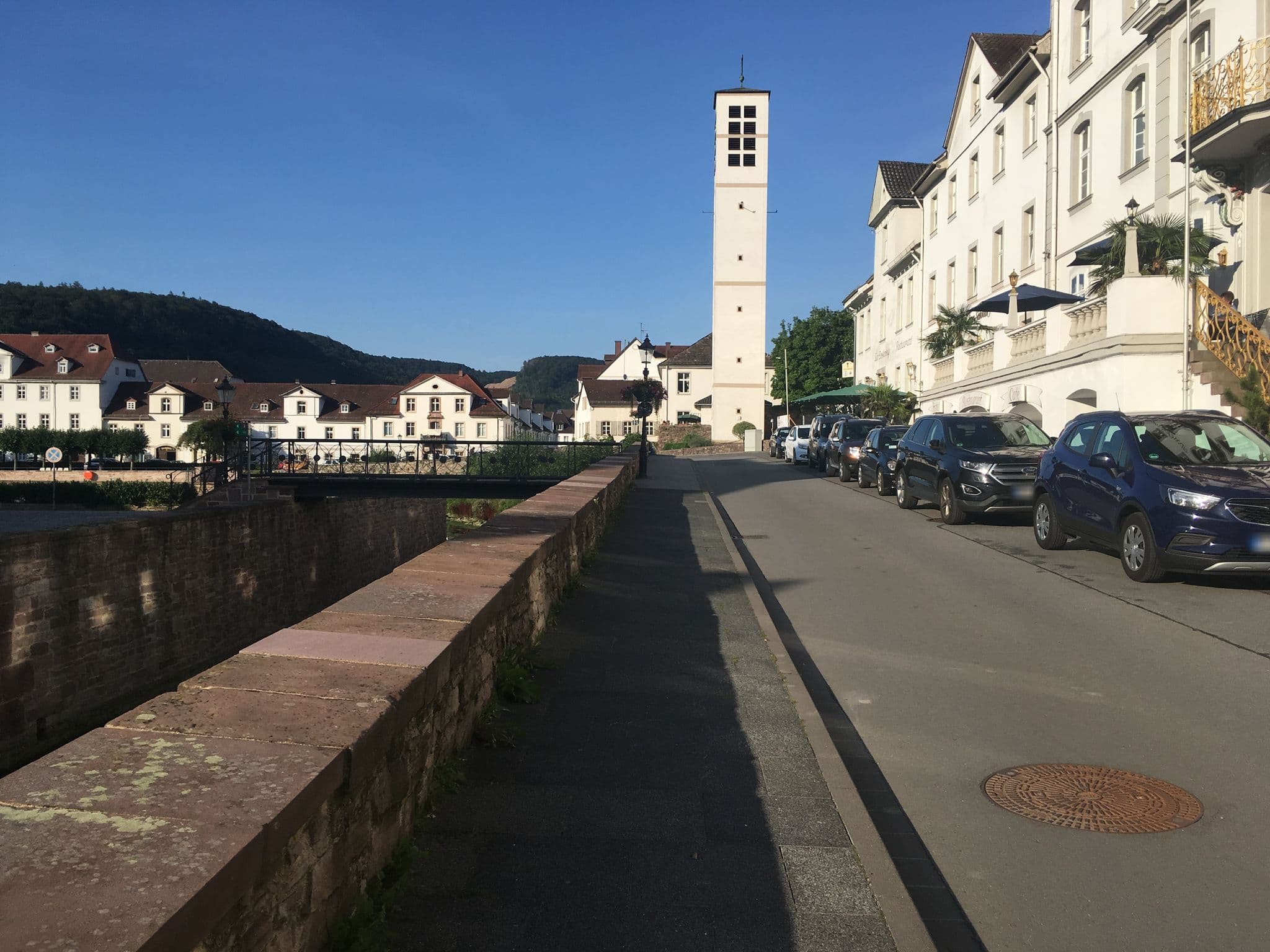 Street view near Zum Schwan, Bad Karlshafen — © narumi (CC BY-SA · Mapillary)