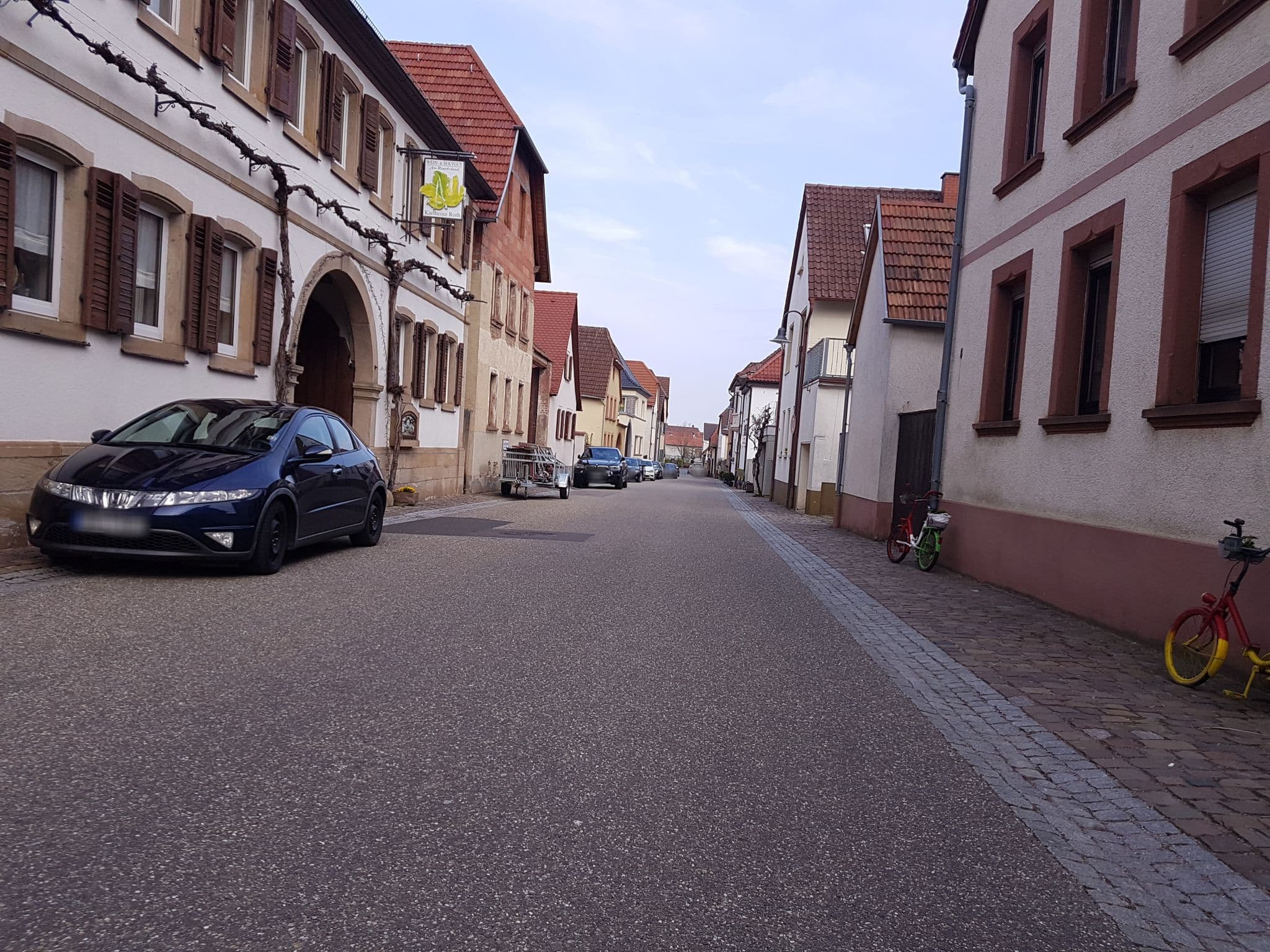 Street view near Weingut Karlheinz Roth, Edesheim — © changchun1 (CC BY-SA · Mapillary)