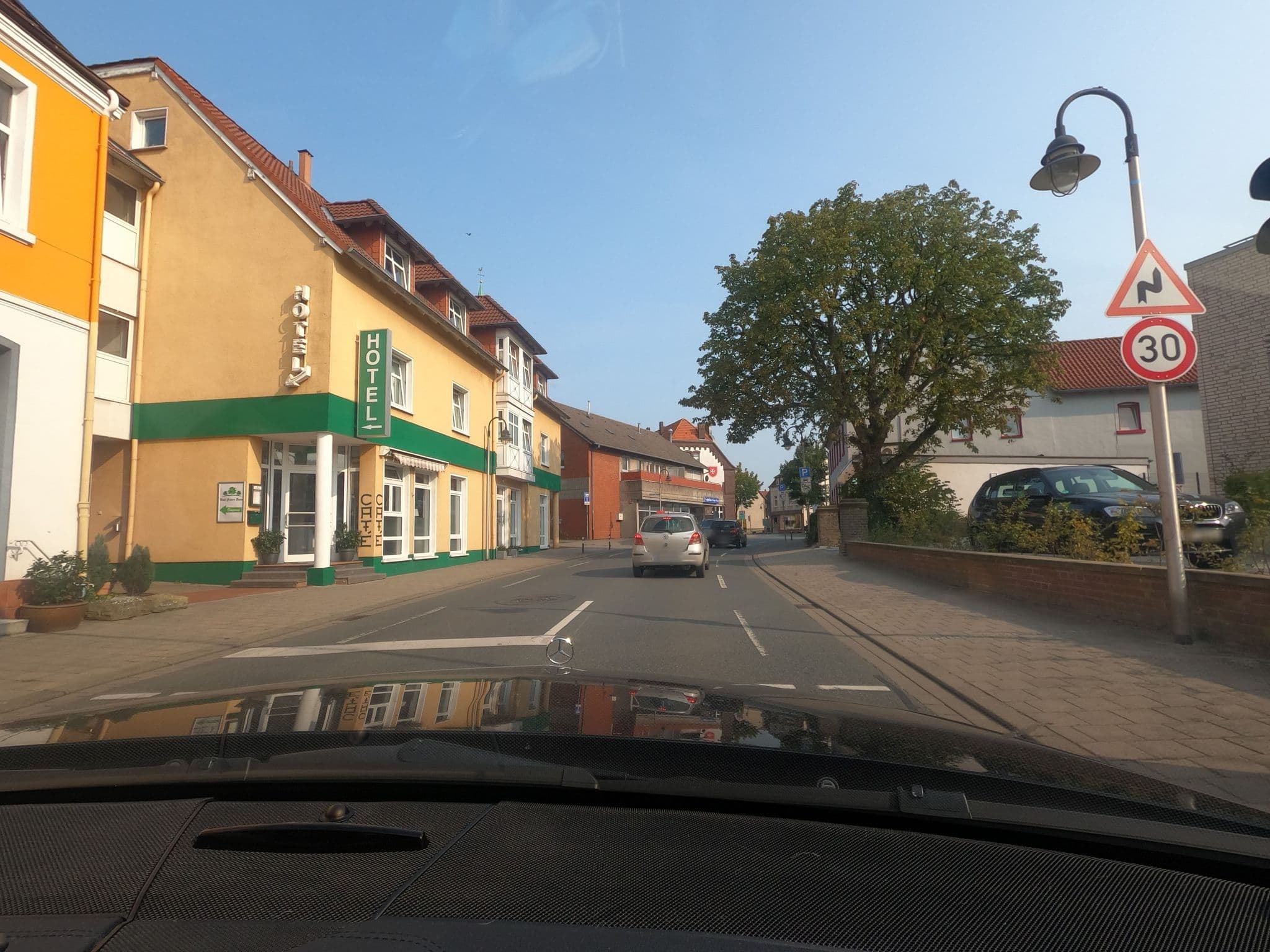 Street view near Hotel Grüner Baum, Hamm — © saschahaberkorn (CC BY-SA · Mapillary)