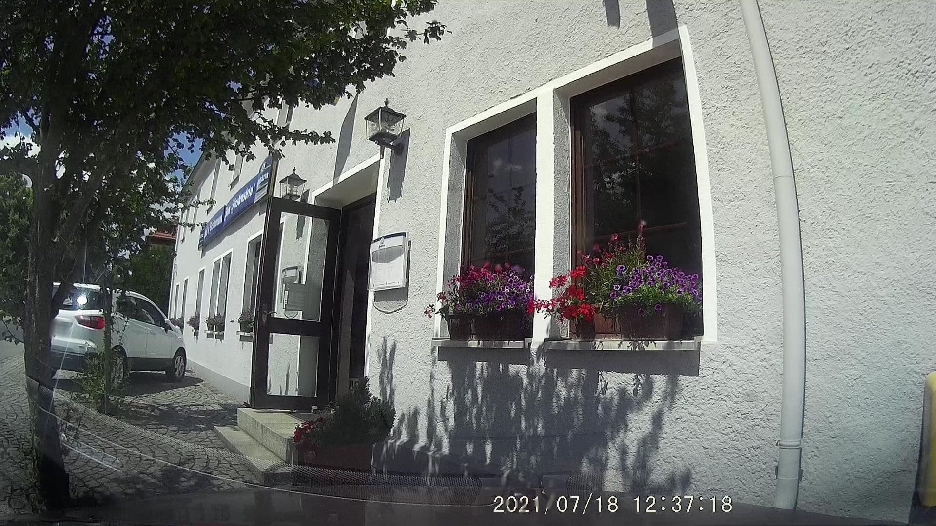 Street view near Hotel "Zum Firstenstein", Königshain — © dasza (CC BY-SA · Mapillary)
