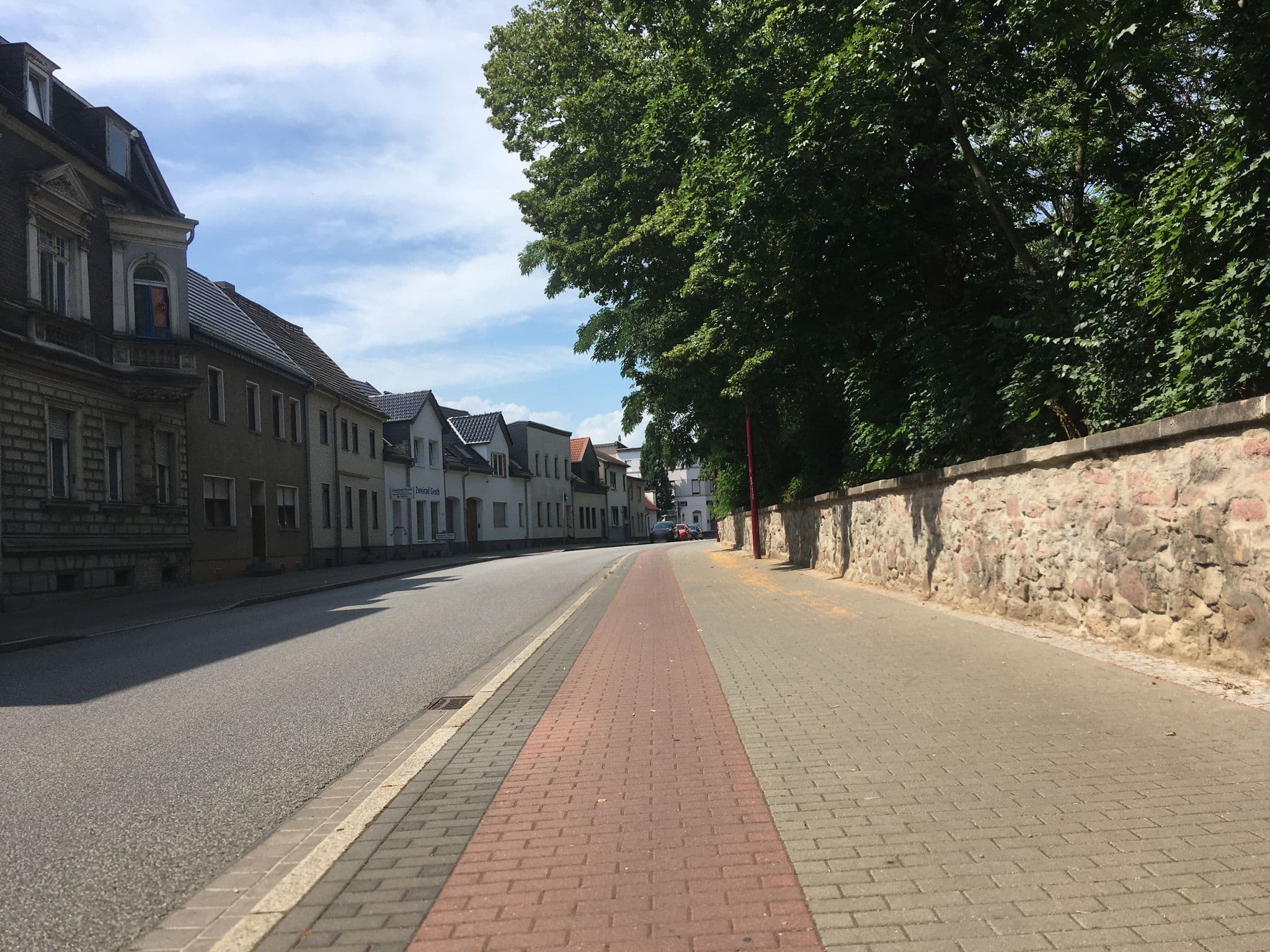 Street view near Pension Lehmann, Köthen — © eserte (CC BY-SA · Mapillary)