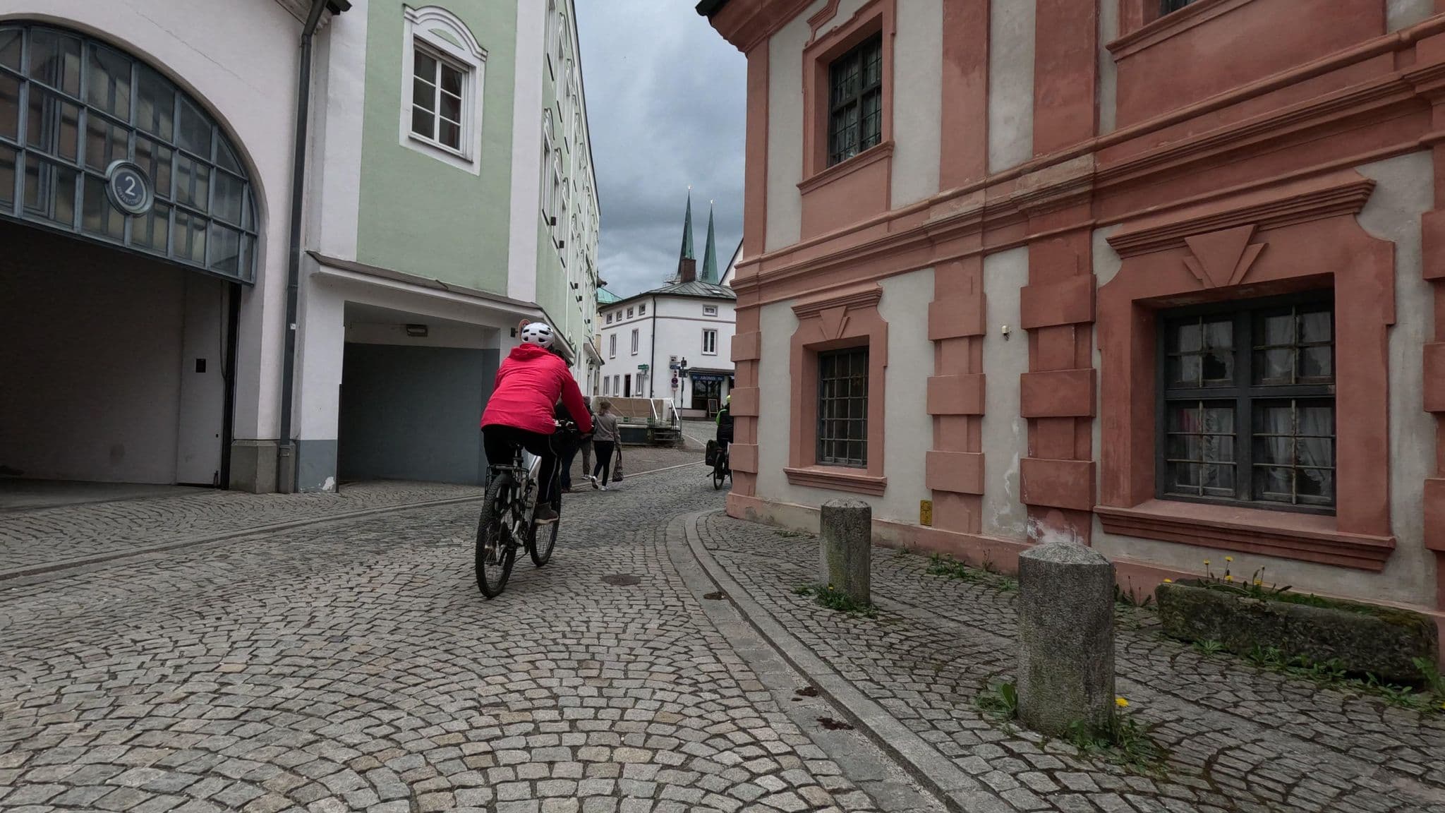 Street view near Gasthof Zwölf Apostel, Altötting — © rnissl (CC BY-SA · Mapillary)