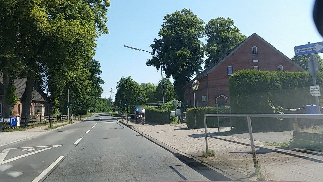 Street view near Kleiner Rasthof, Reinbek — © tian (CC BY-SA · Mapillary)