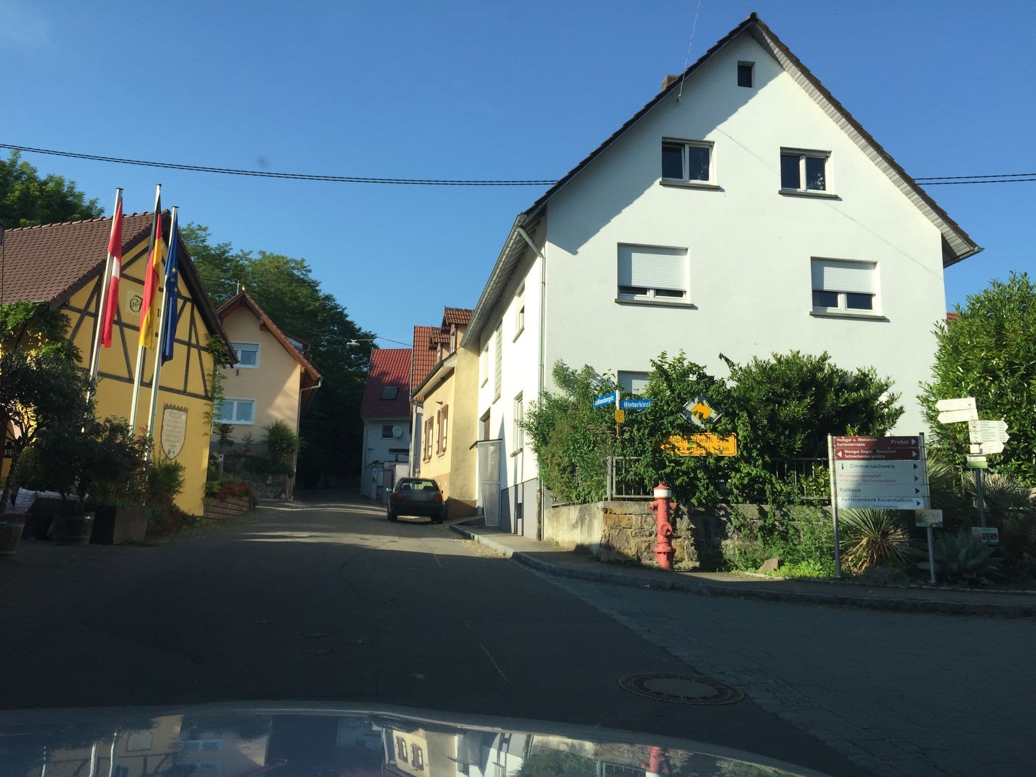Street view near Hotel Restaurant Winzerstube Zur Krone, Oberrotweil — © dl7auq (CC BY-SA · Mapillary)