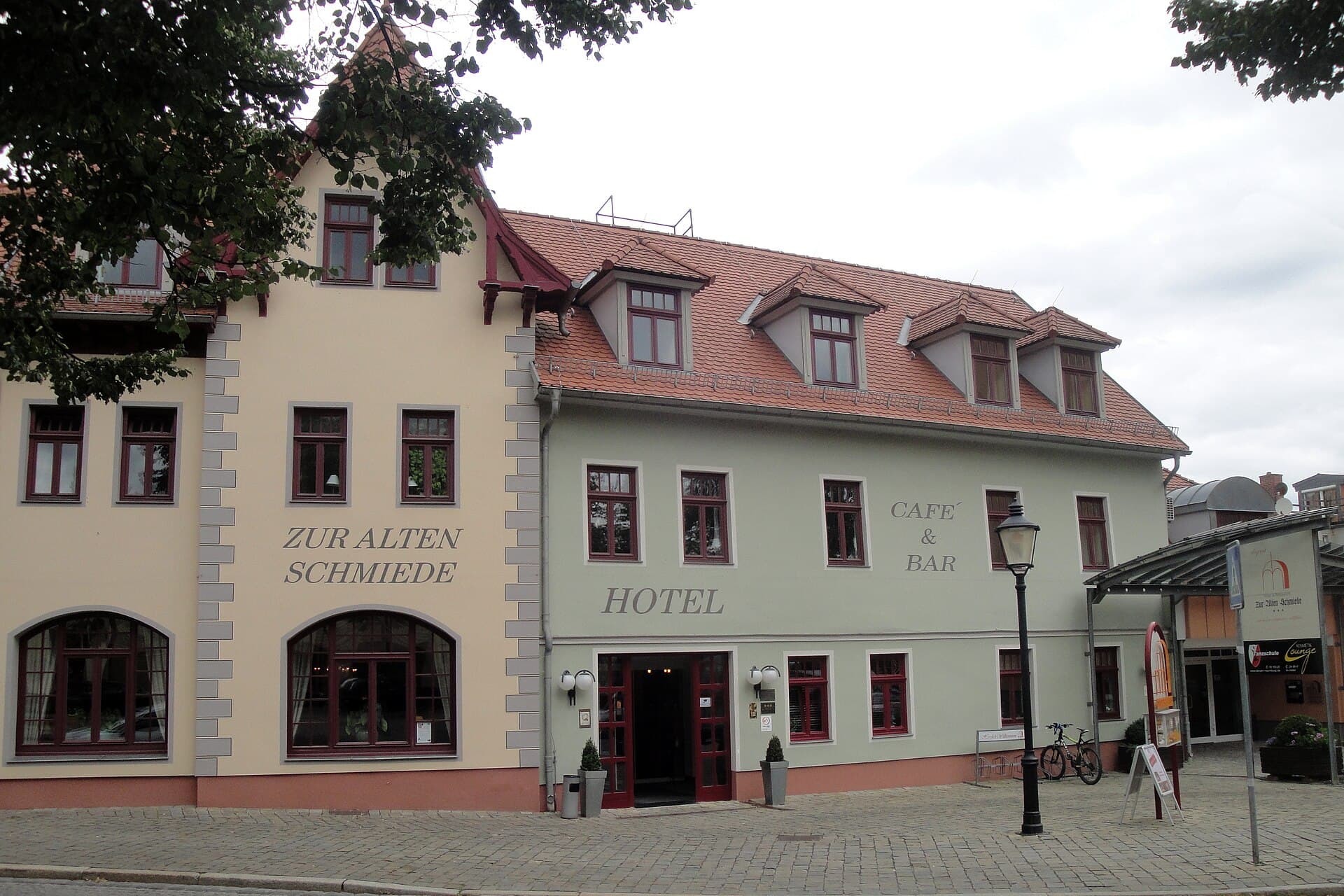 Zur Alten Schmiede (via Wikimedia Commons, CC BY-SA 4.0)