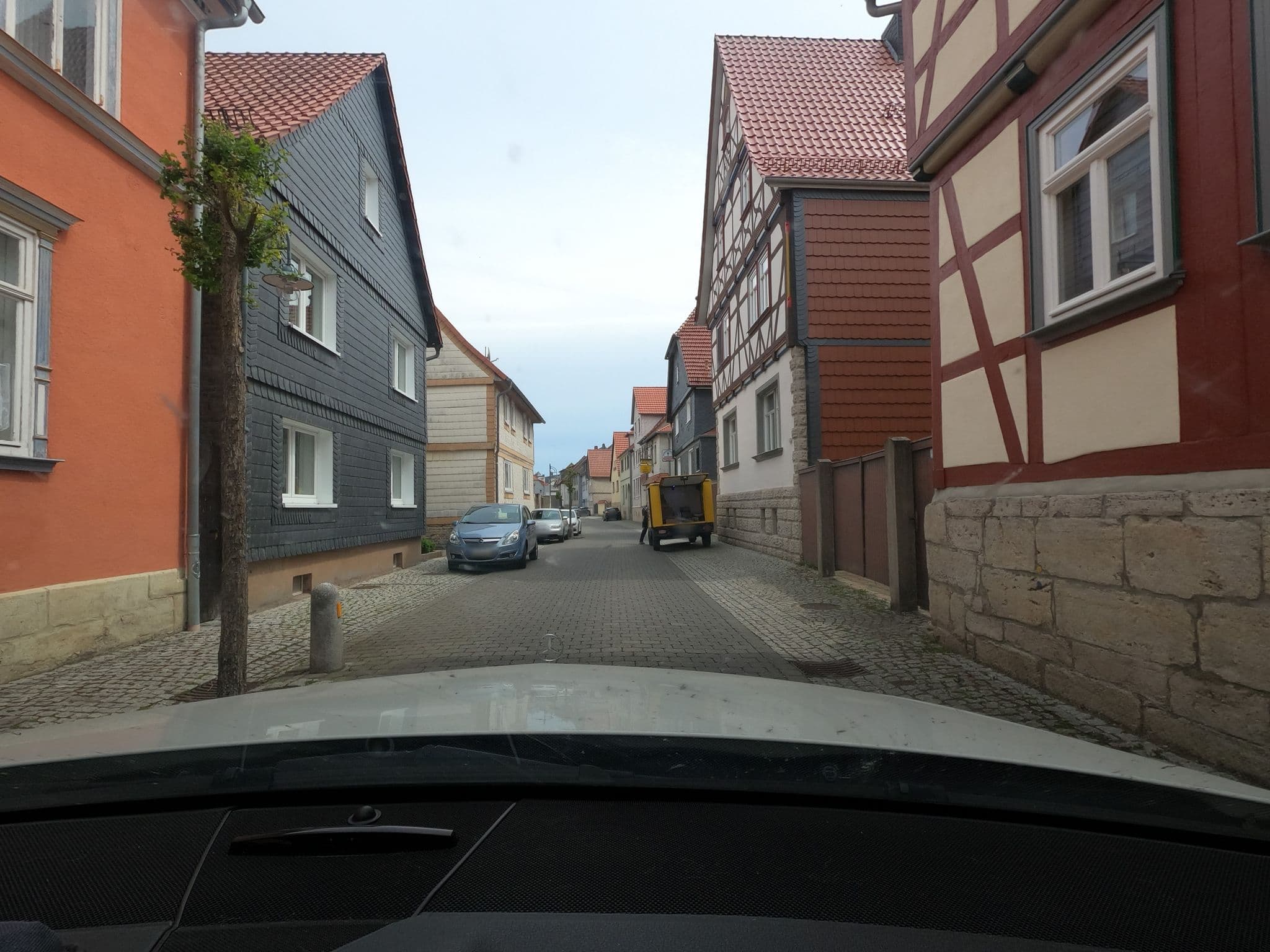 Street view near Hotel und Gasthaus "Zur Leinequelle", Leinefelde-Worbis — © saschahaberkorn (CC BY-SA · Mapillary)