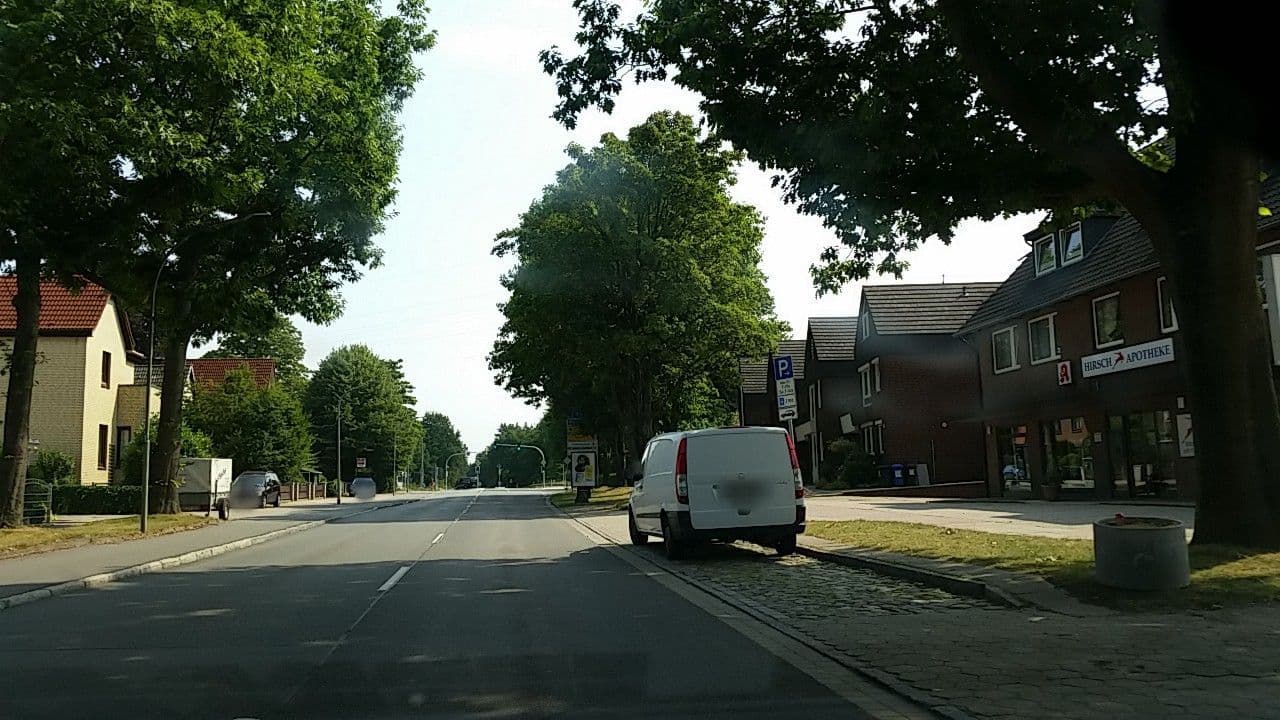 Street view near Pension Haidhus, Glinde — © tian (CC BY-SA · Mapillary)