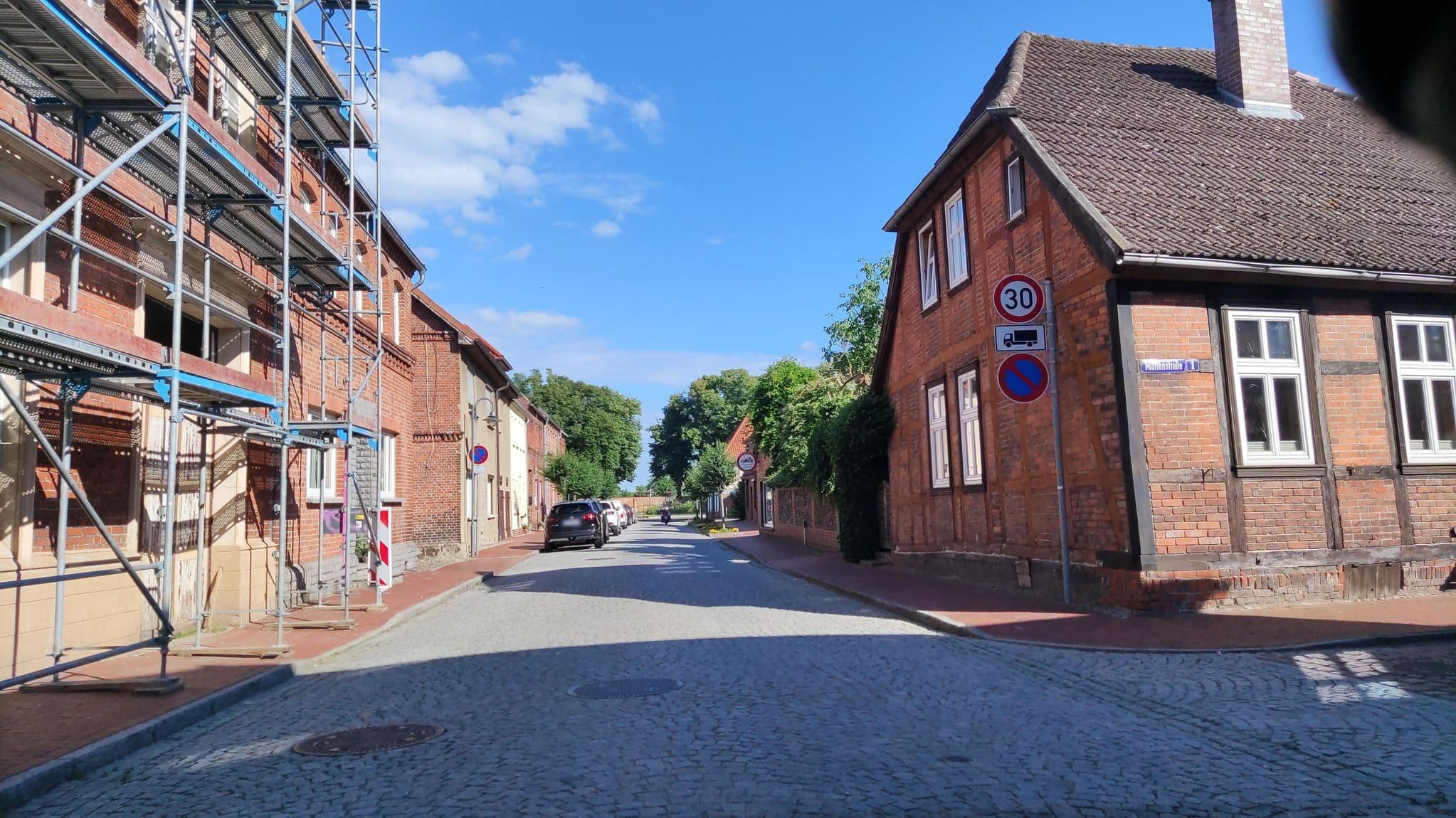 Street view near Familie Fähnrich, Dömitz — © hotteliene (CC BY-SA · Mapillary)