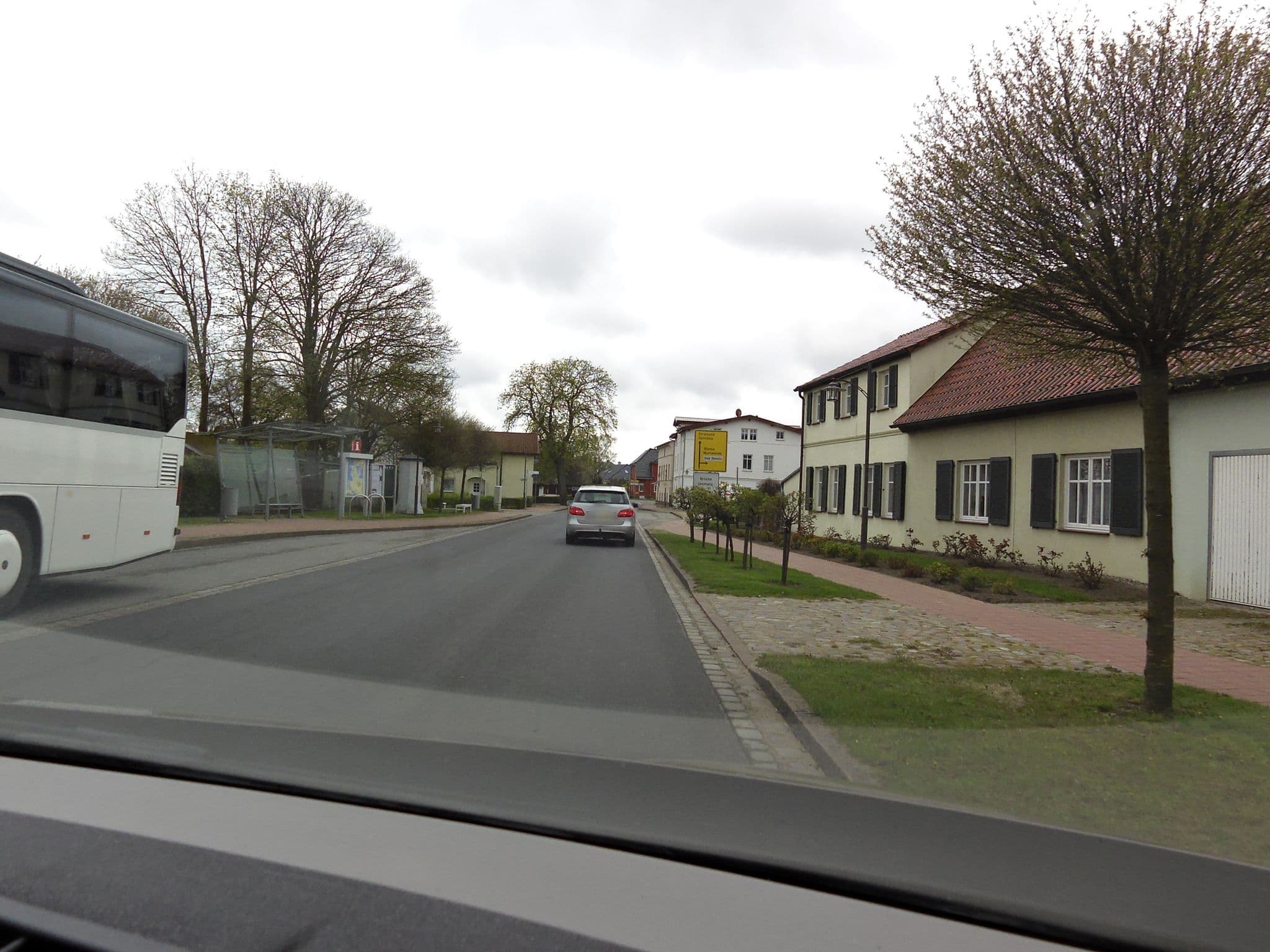 Street view near Ferienhaus-Harbich, Gingst — © zoegglmeyr (CC BY-SA · Mapillary)