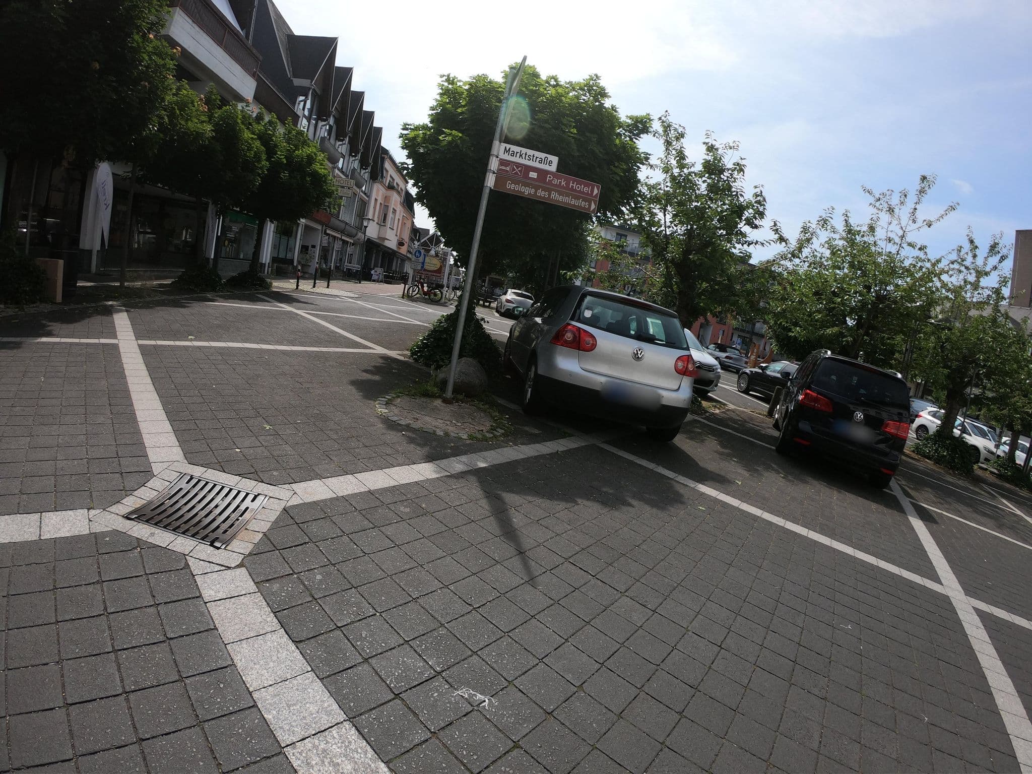 Street view near Hotel St. Pierre, Bad Hönningen — © bernd1960 (CC BY-SA · Mapillary)