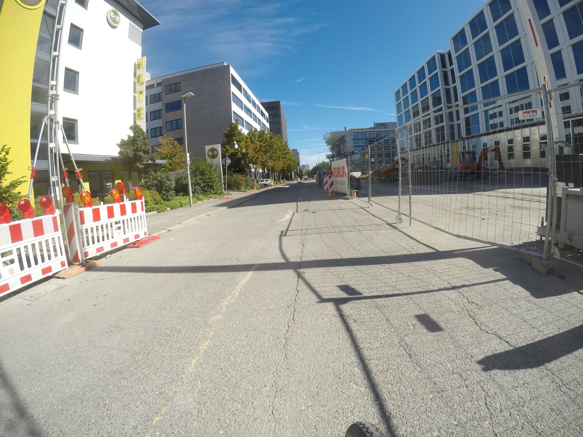 Street view near B&B-Hotel Stuttgart-Vaihingen, Höhenrand — © mfa (CC BY-SA · Mapillary)