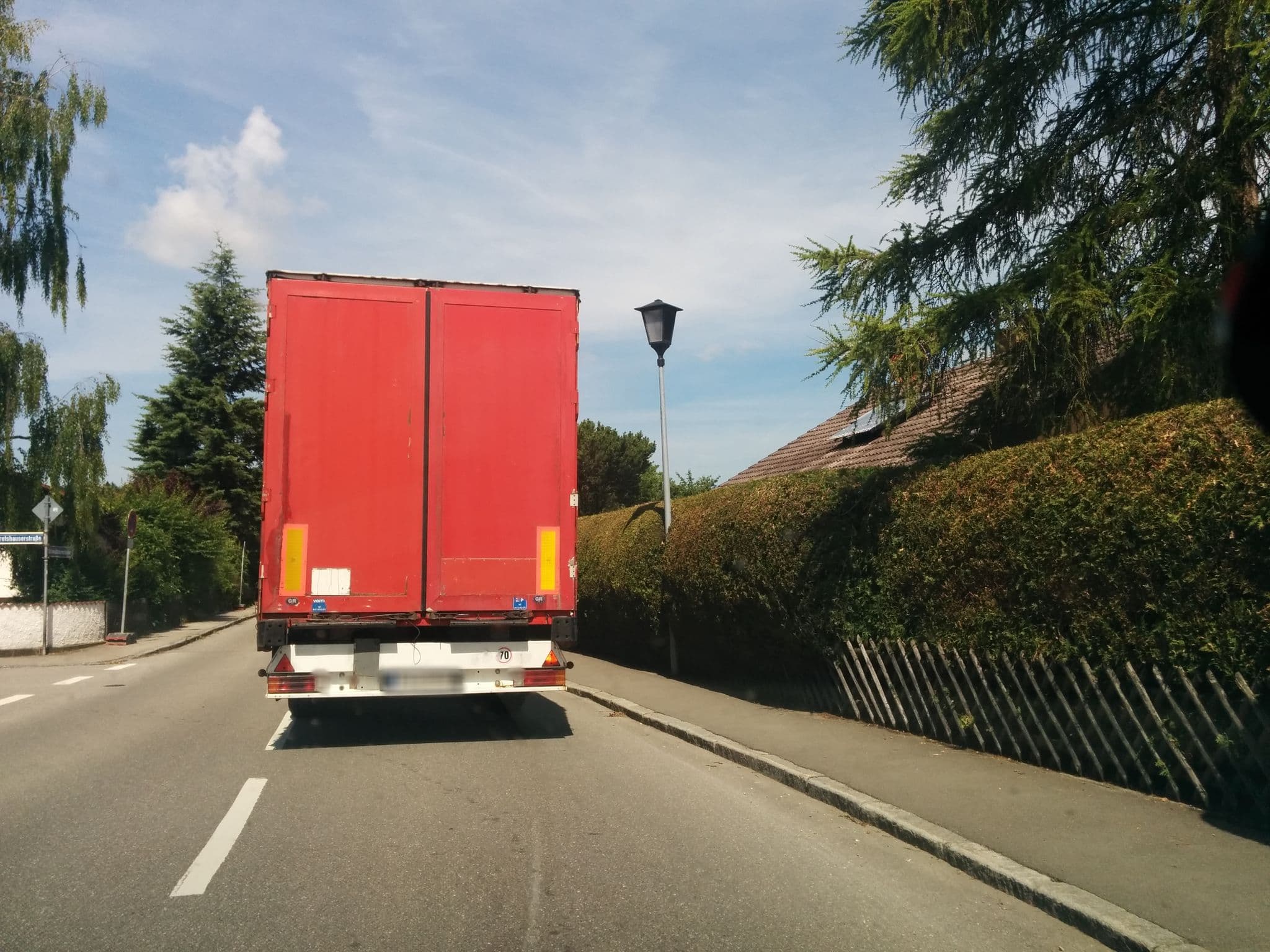 Street view near Gasthof-Pension Wiedmann, Eresing — © bitnapper (CC BY-SA · Mapillary)