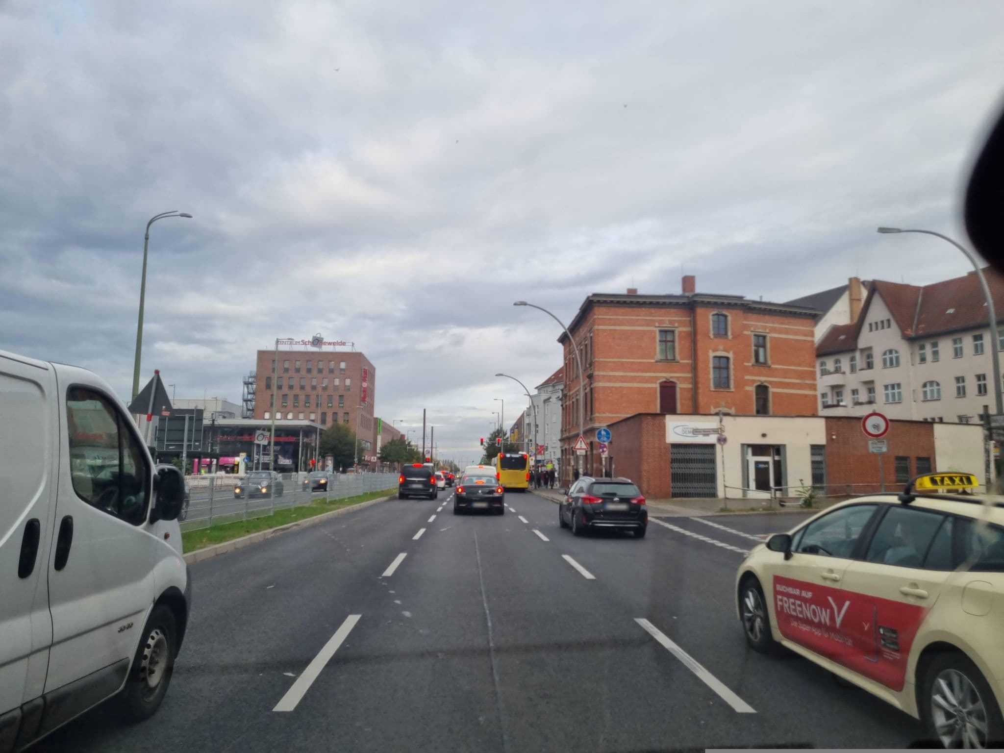 Street view near Check In Hotel, Niederschöneweide — © dsmm (CC BY-SA · Mapillary)