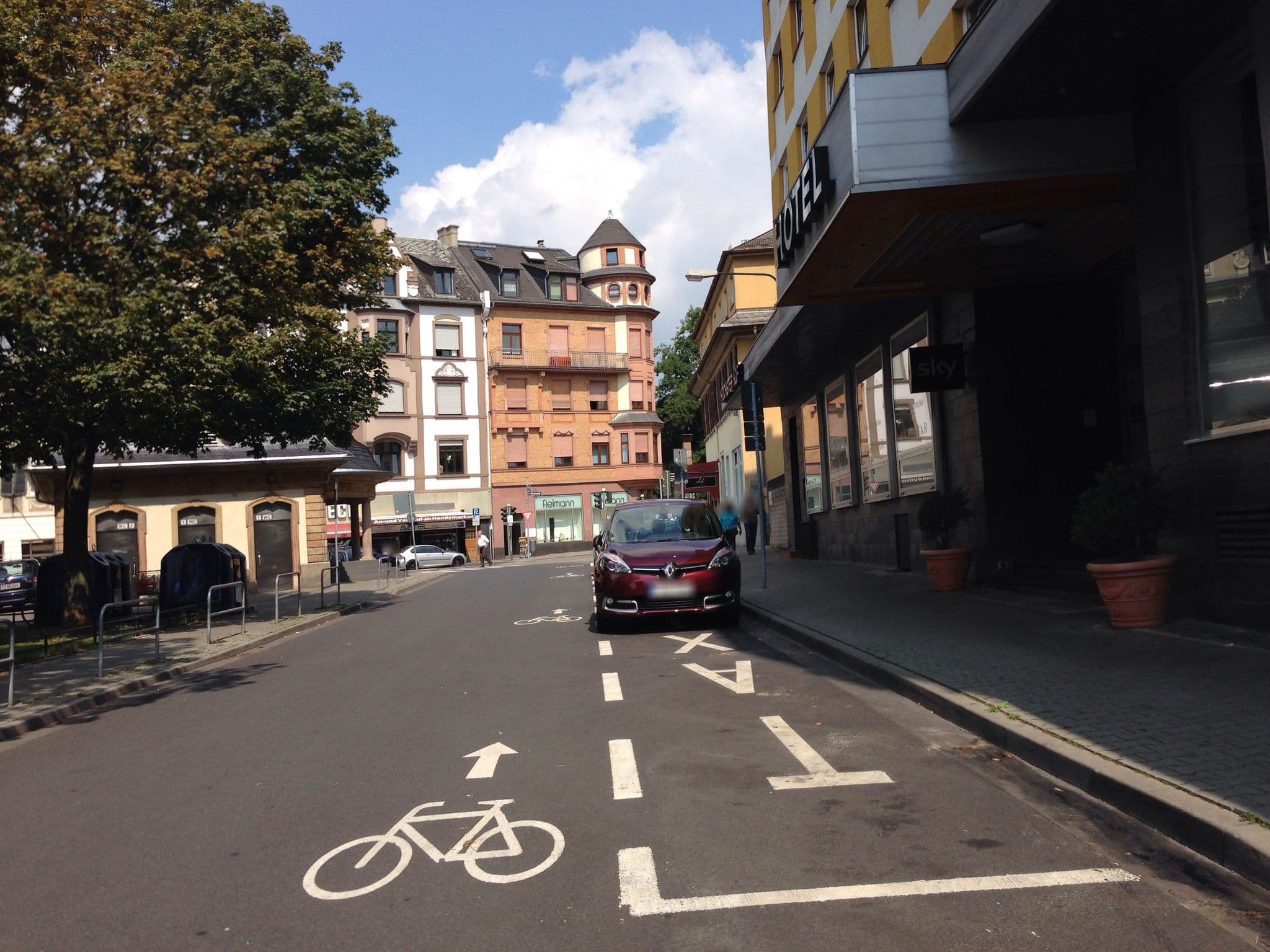 Street view near Höchster Hof, Kelsterbach — © flidolin (CC BY-SA · Mapillary)