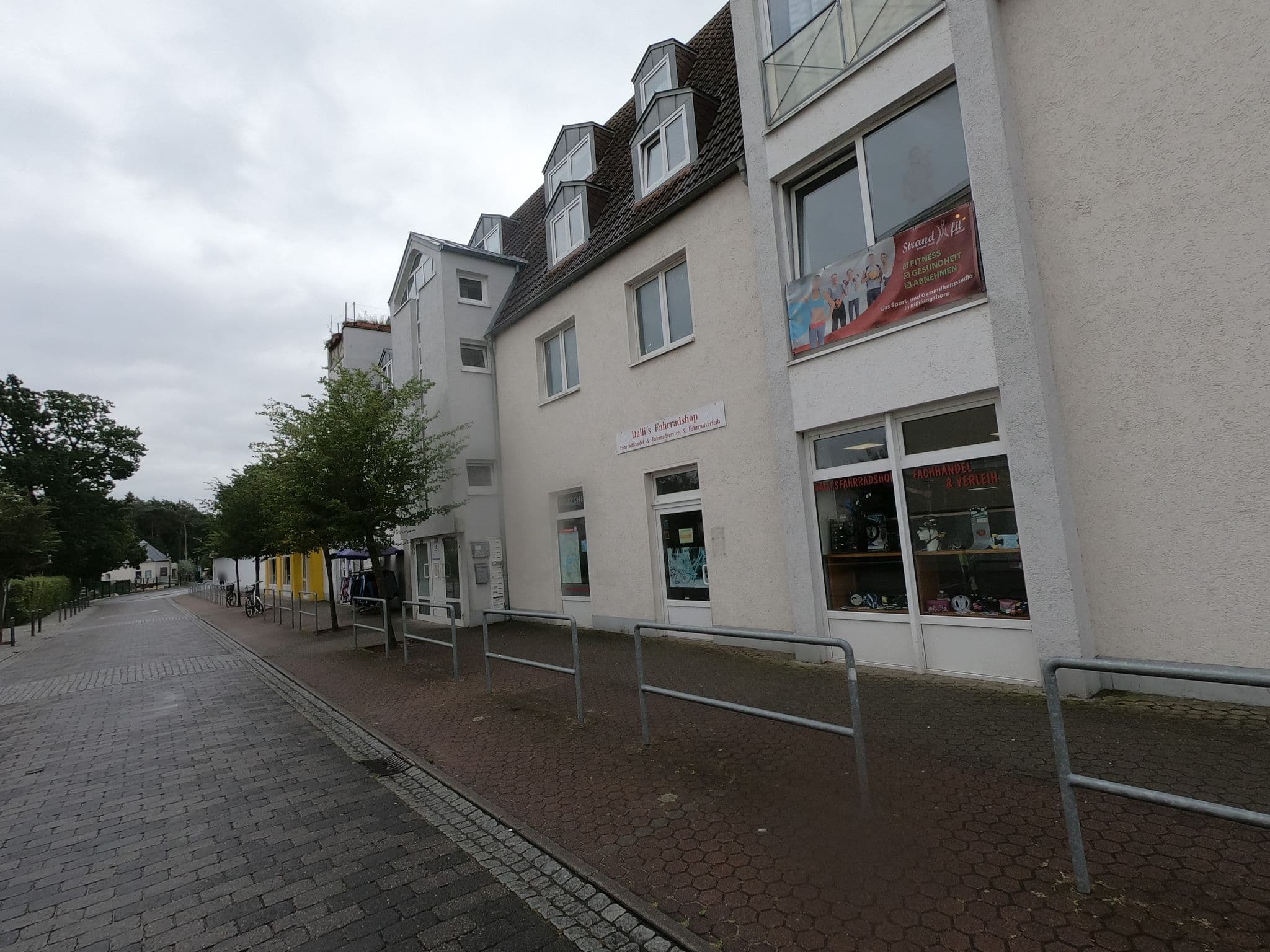 Street view near Haus Metropol, Ostseebad Kühlungsborn — © carlheinz (CC BY-SA · Mapillary)