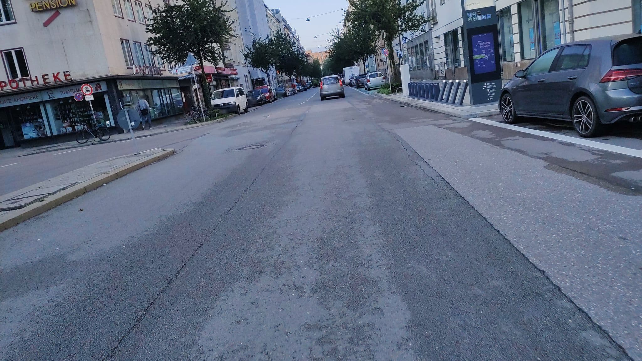 Street view near Hotel Mons, Munich — © dralfa (CC BY-SA · Mapillary)