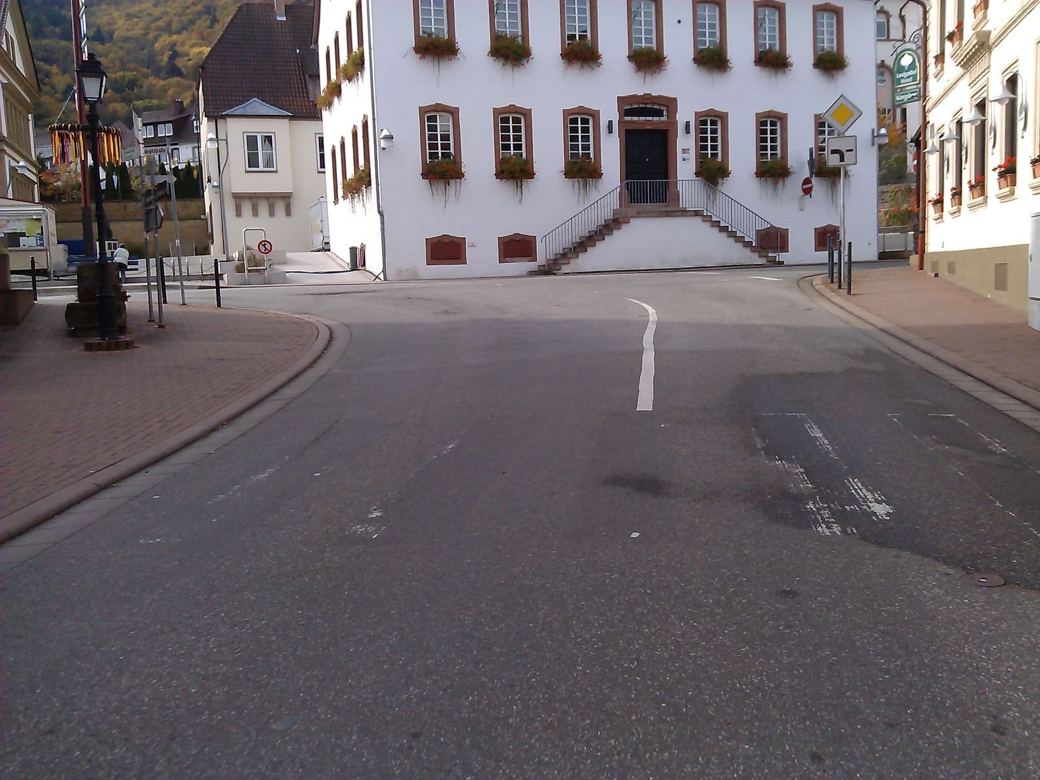 Street view near Hotel Königsberg, Wolfstein — © changchun1 (CC BY-SA · Mapillary)