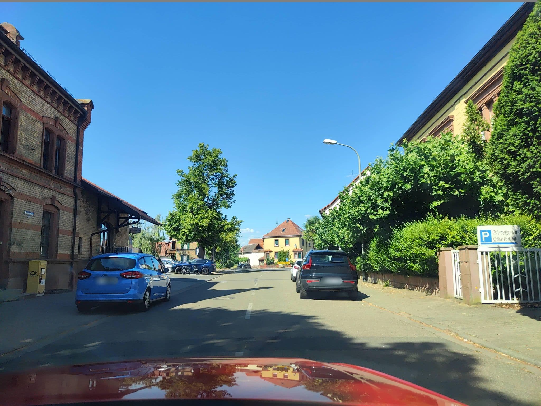 Street view near Weingut Winzergarten, Großkarlbach — © teddy73 (CC BY-SA · Mapillary)