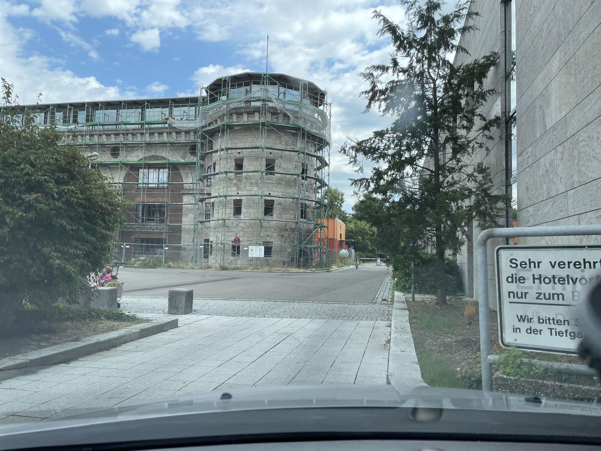 Street view near Maritim, Neu-Ulm — © chicc0 (CC BY-SA · Mapillary)