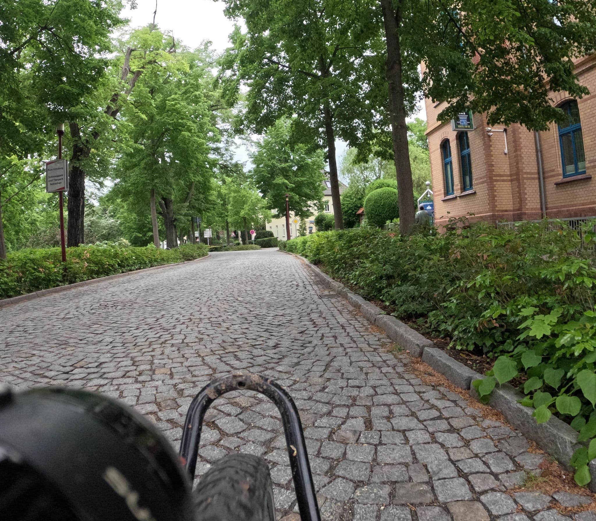 Street view near APARTEMENTS am Schloßpark, Senftenberg — © britiger (CC BY-SA · Mapillary)