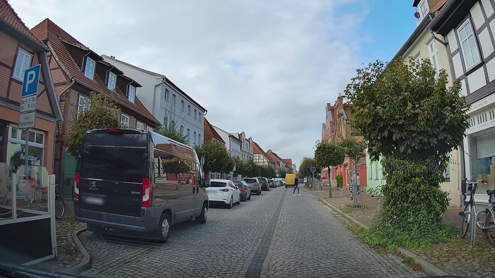 Street view near Leuschners Pension, Hagenow — © hendel (CC BY-SA · Mapillary)