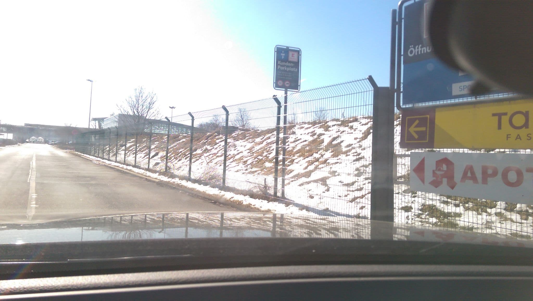 Street view near Expotel Hannover, Laatzen — © live (CC BY-SA · Mapillary)