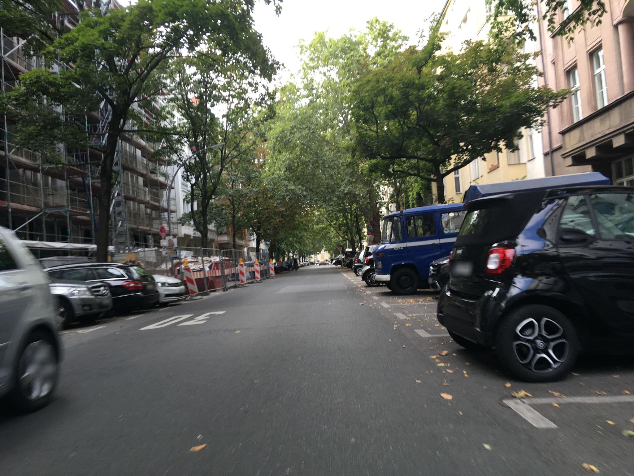 Street view near Rheingold, Halensee — © eserte (CC BY-SA · Mapillary)