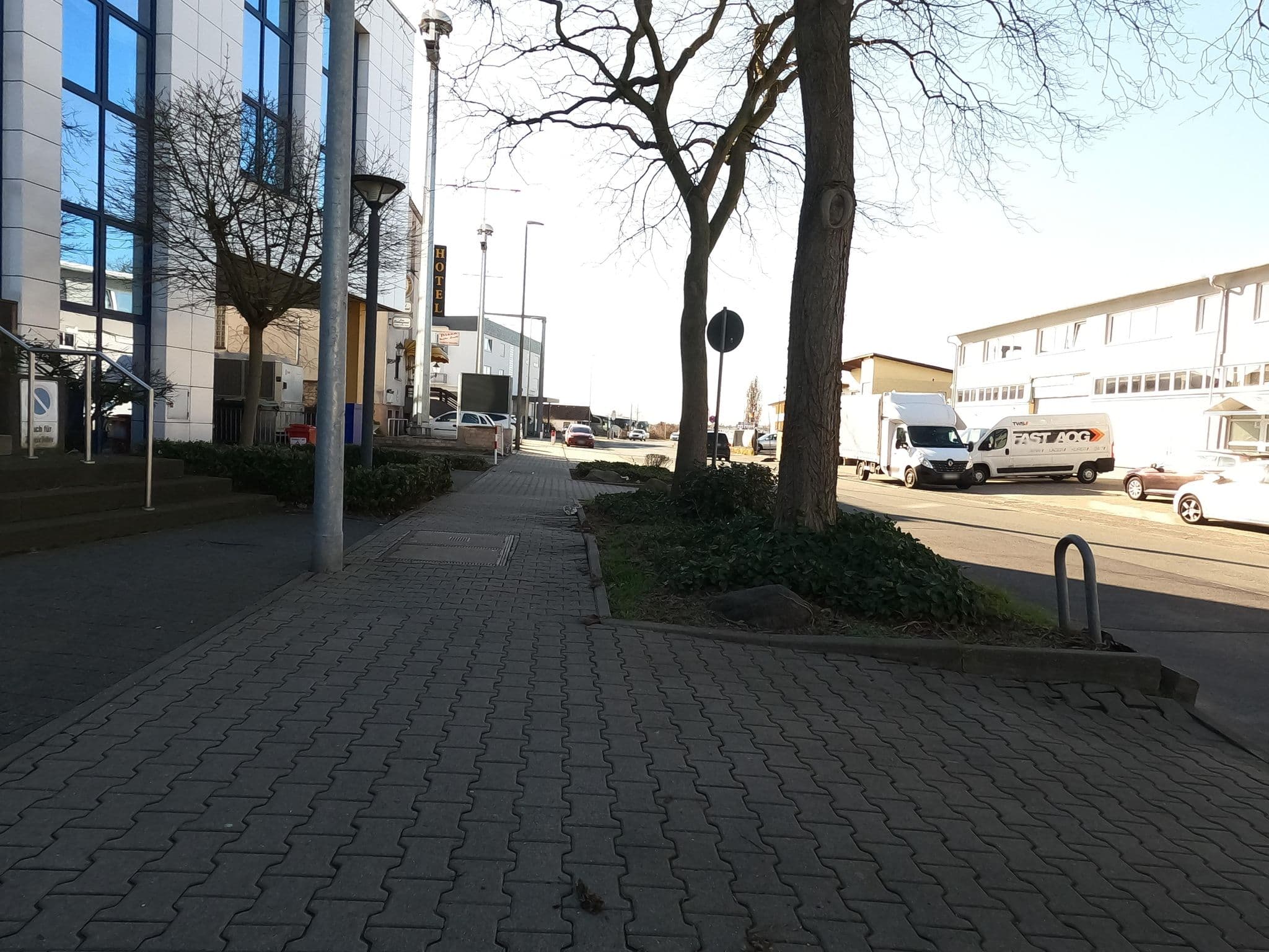 Street view near Zum Taubengrund, Kelsterbach — © chuck (CC BY-SA · Mapillary)