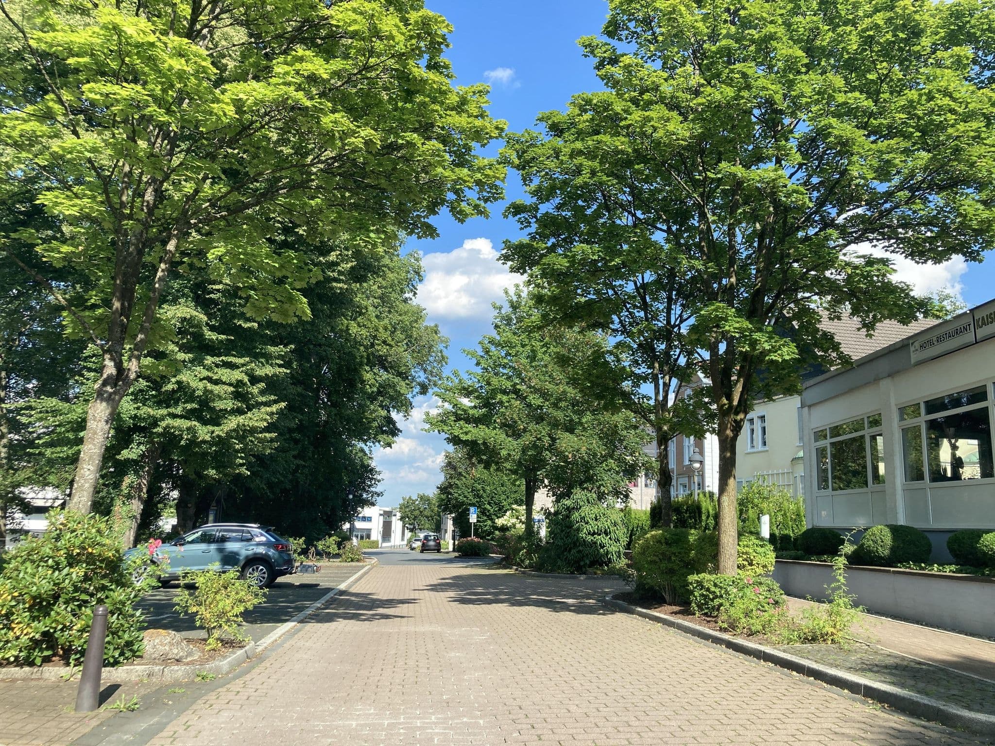 Street view near Kaisergarten, Neuenrade — © tasmaniadevil (CC BY-SA · Mapillary)