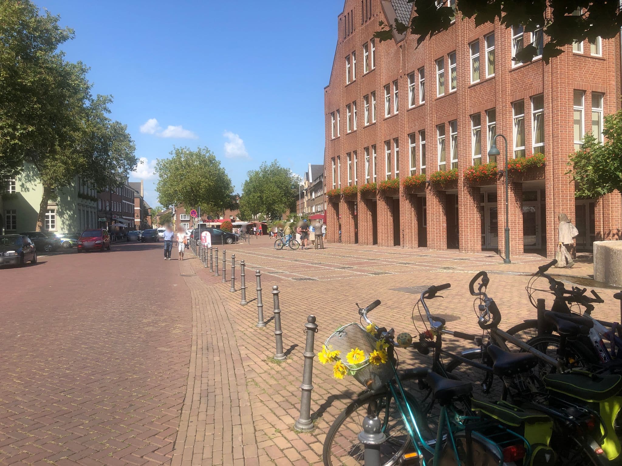 Street view near Hotel Dresen, Rees — © koga11 (CC BY-SA · Mapillary)