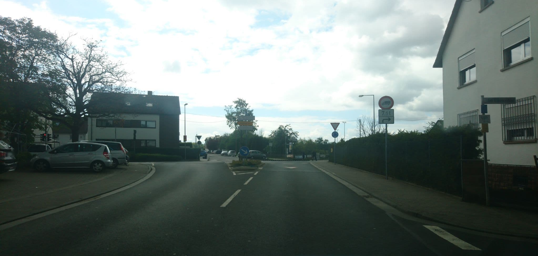 Street view near Hotel Zur Dreieichstadt, Dreieich — © wegavision (CC BY-SA · Mapillary)