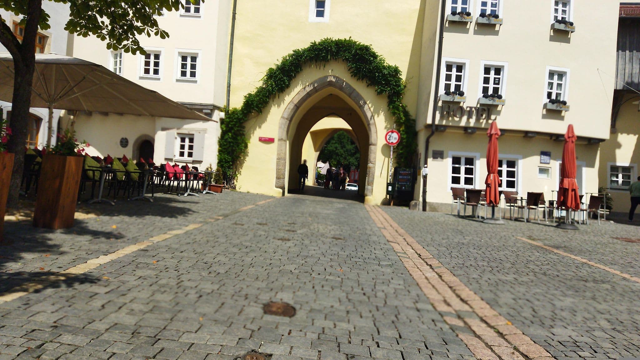 Street view near Klassik Hotel am Tor, Weiden — © changchun1 (CC BY-SA · Mapillary)