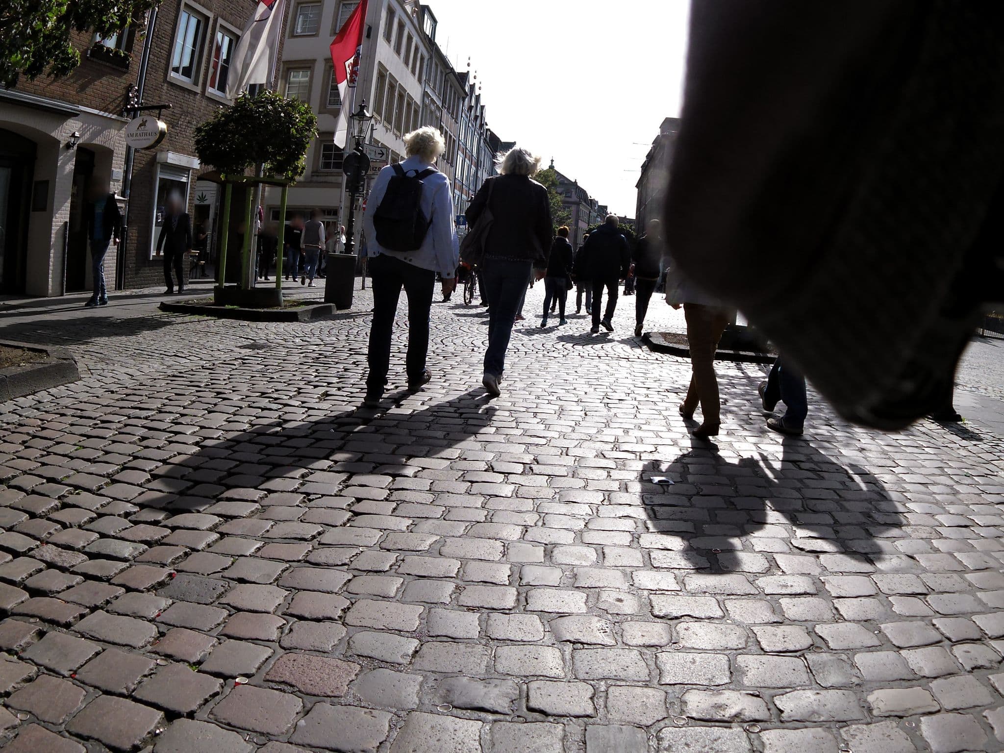 Street view near Am Rathaus, Düsseldorf — © chuck (CC BY-SA · Mapillary)