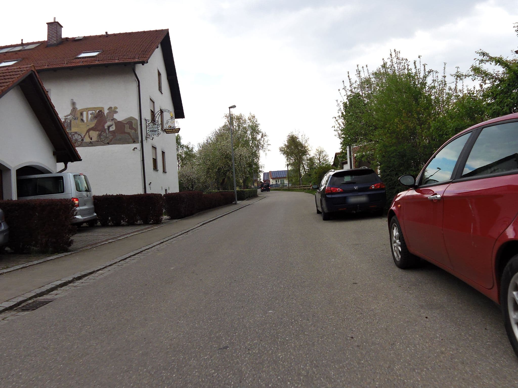 Street view near Gasthaus Zur Post, Eitting — © czmrtn (CC BY-SA · Mapillary)