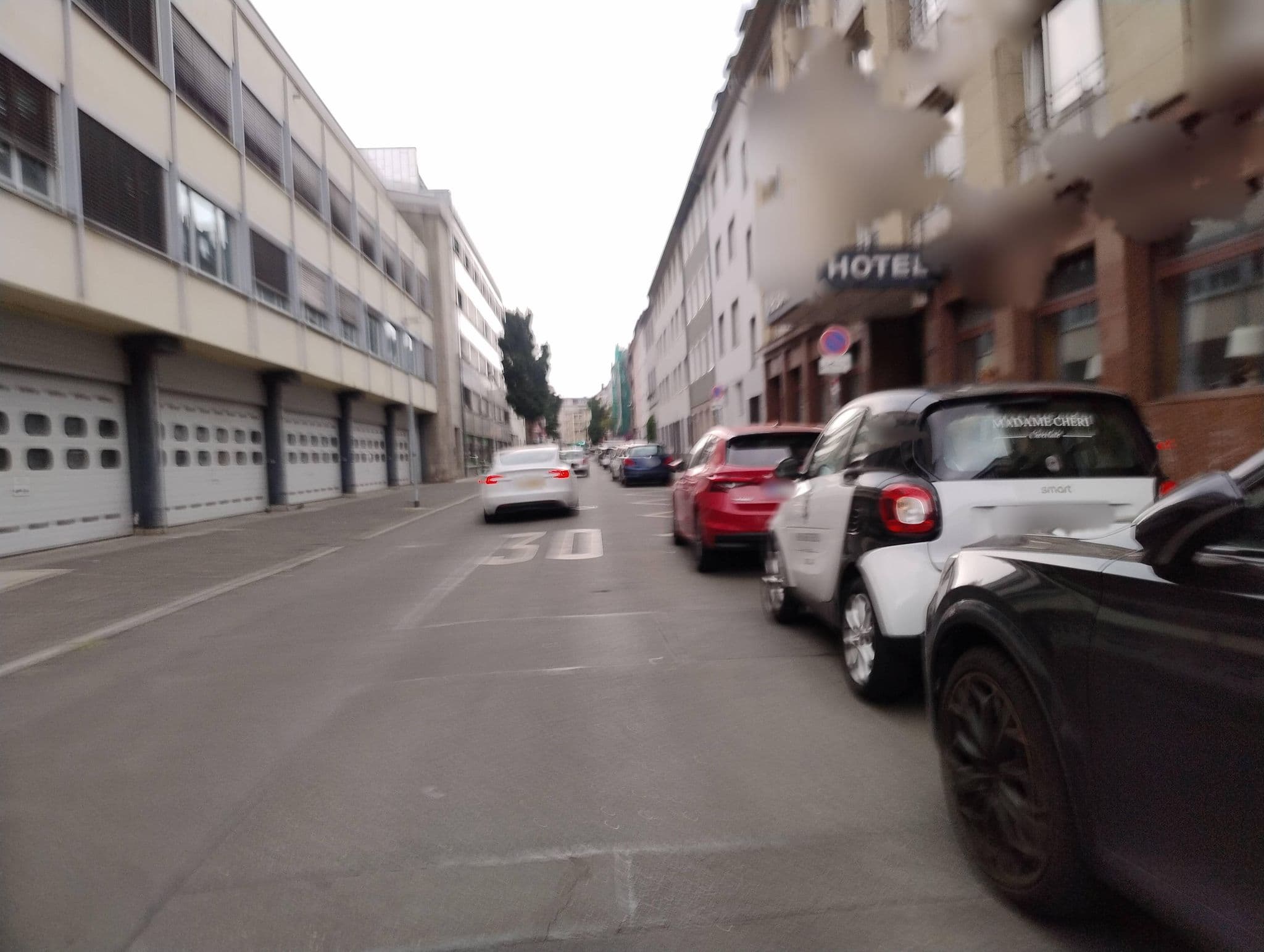 Street view near Uebachs, Düsseldorf — © polyglot (CC BY-SA · Mapillary)