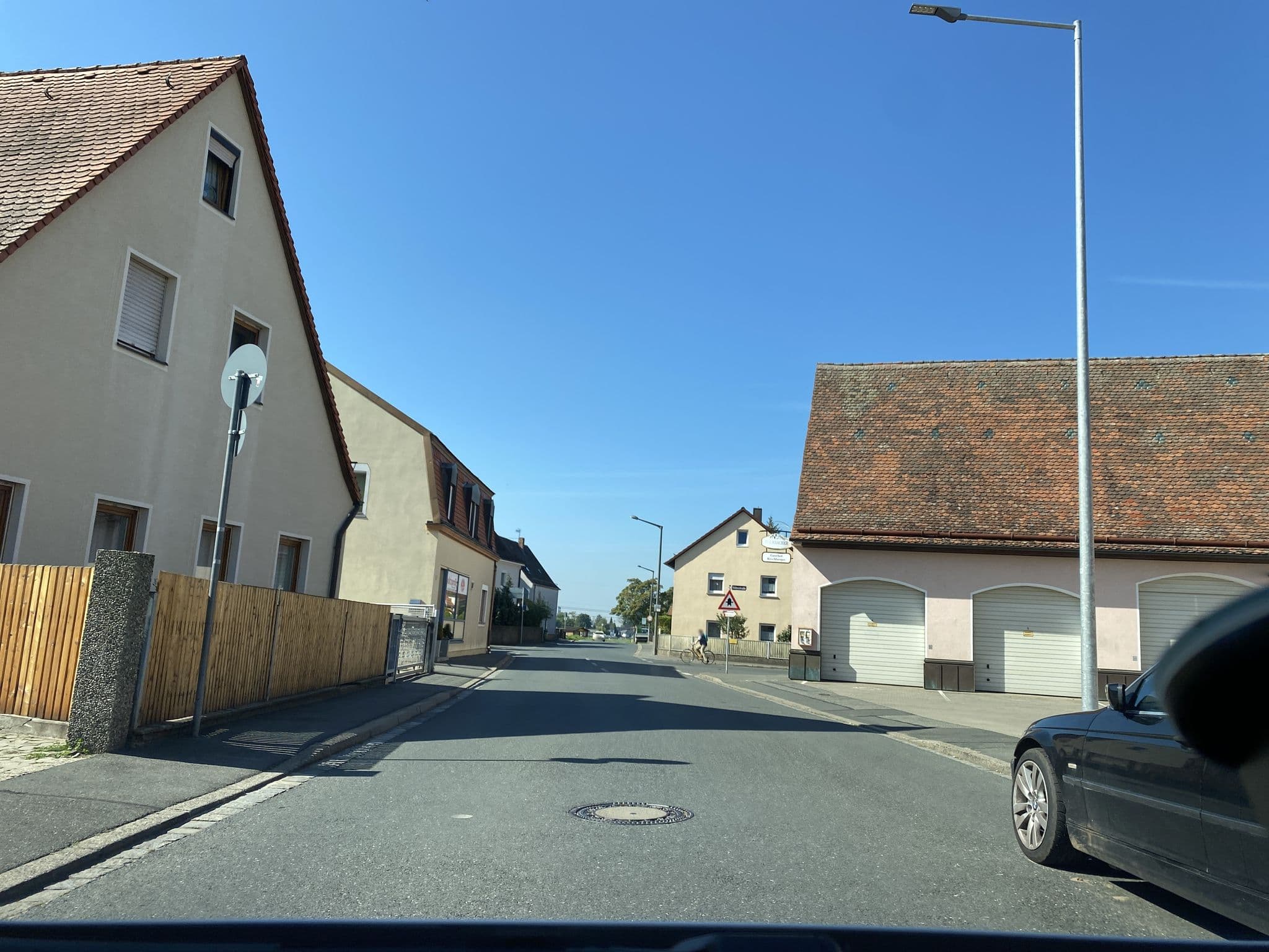 Street view near Gasthof Kirchberger, Fürth — © nasenweis (CC BY-SA · Mapillary)